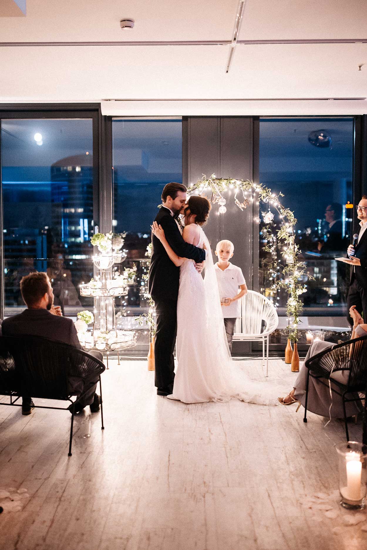 Nina Buschenhofen, Fotografie, Düsseldorf, Sturmfreie Bude, Hochzeitsreportage, Reportage, Hochzeit