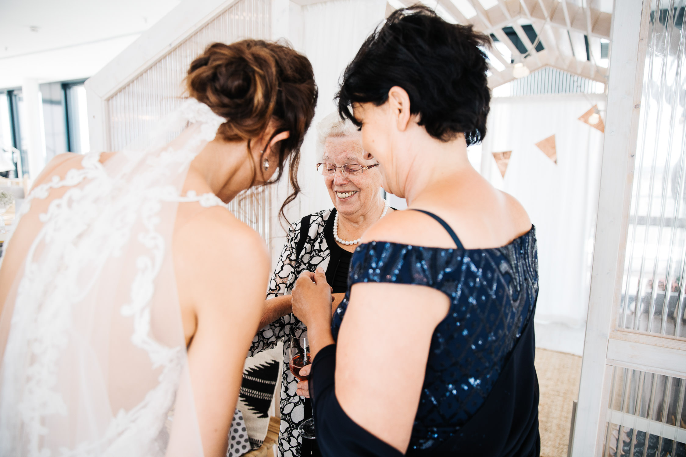 Nina Buschenhofen, Fotografie, Düsseldorf, Sturmfreie Bude, Hochzeitsreportage, Reportage, Hochzeit