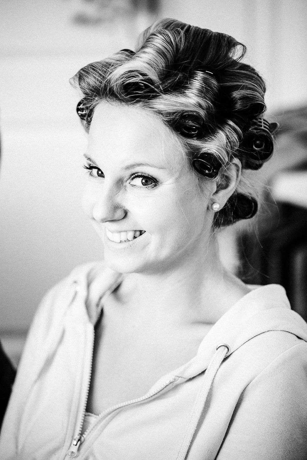 Nina-Buschenhofen-Reportage-Hochzeit-Hotel-Post-Wiehl-Köln-Fotografie-Scheune-Kirche-Vintage