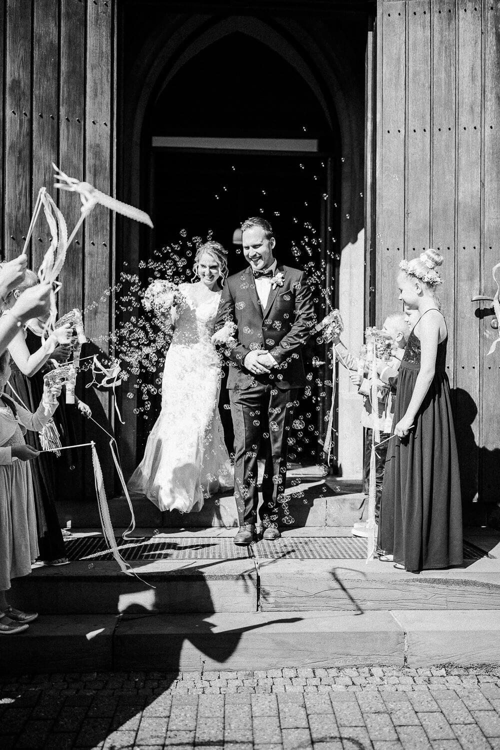 Nina-Buschenhofen-Reportage-Hochzeit-Hotel-Post-Wiehl-Köln-Fotografie-Scheune-Kirche-Vintage