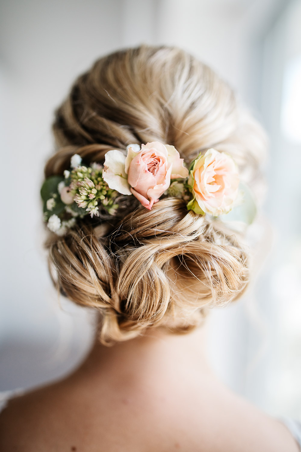 Nina-Buschenhofen-Reportage-Hochzeit-Hotel-Post-Wiehl-Köln-Fotografie-Scheune-Kirche-Vintage
