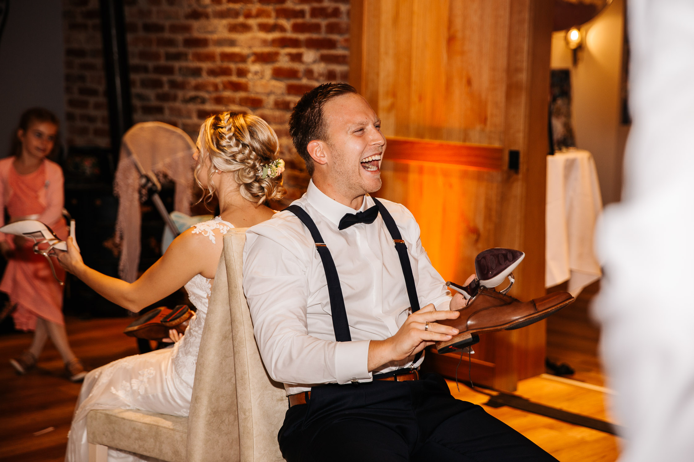 Nina-Buschenhofen-Reportage-Hochzeit-Hotel-Post-Wiehl-Köln-Fotografie-Scheune-Kirche-Vintage