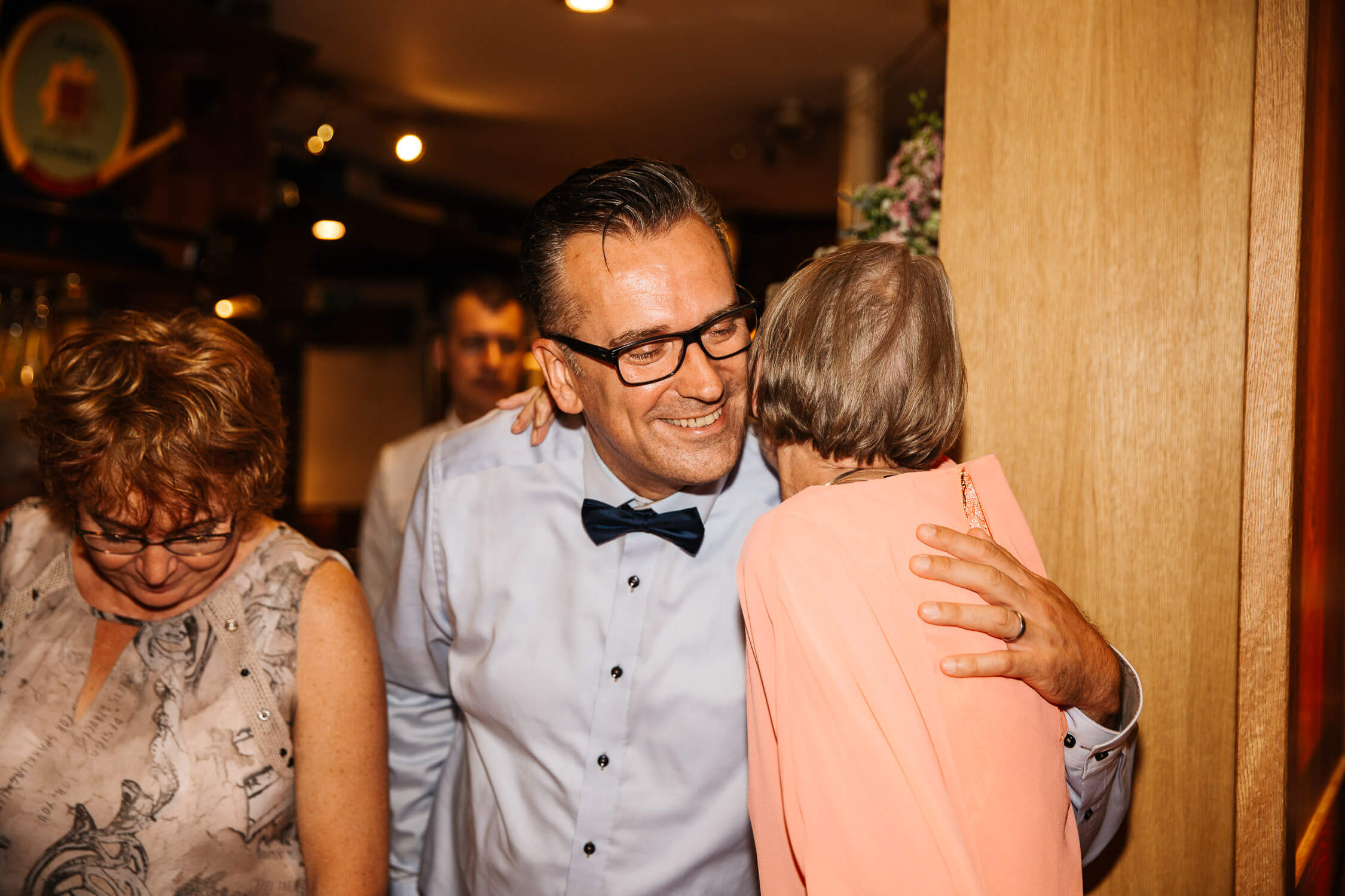 Nina-Buschenhofen-Reportage-Hochzeit-Hotel-Post-Wiehl-Köln-Fotografie-Scheune-Kirche-Vintage