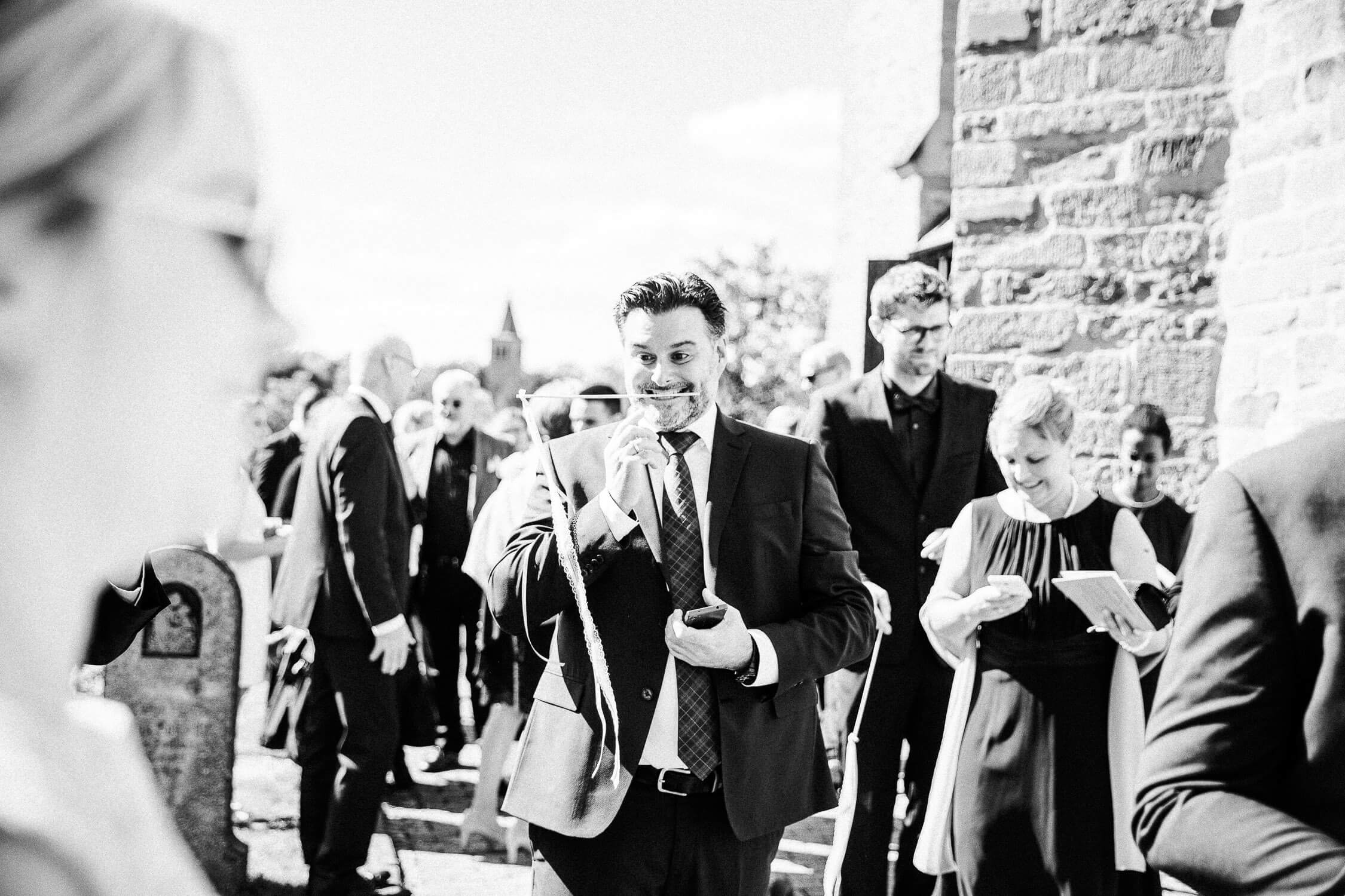 Nina-Buschenhofen-Reportage-Hochzeit-Hotel-Post-Wiehl-Köln-Fotografie-Scheune-Kirche-Vintage