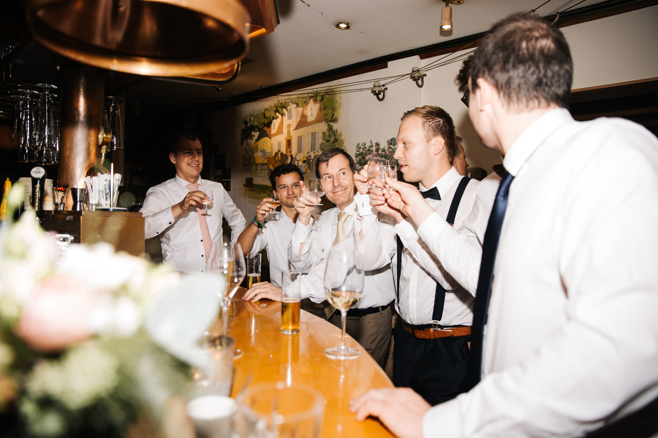 Nina-Buschenhofen-Reportage-Hochzeit-Hotel-Post-Wiehl-Köln-Fotografie-Scheune-Kirche-Vintage