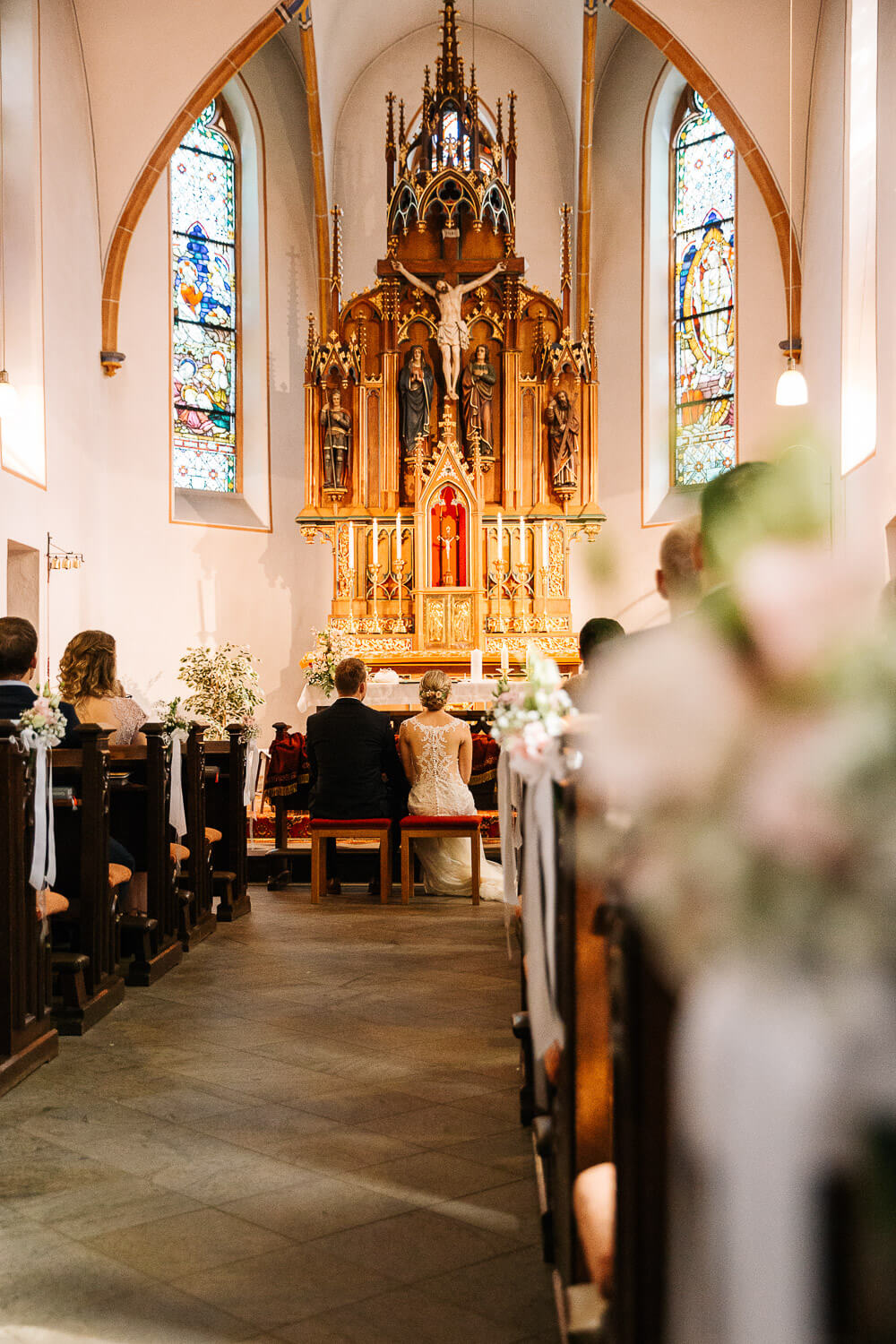 Nina-Buschenhofen-Reportage-Hochzeit-Hotel-Post-Wiehl-Köln-Fotografie-Scheune-Kirche-Vintage