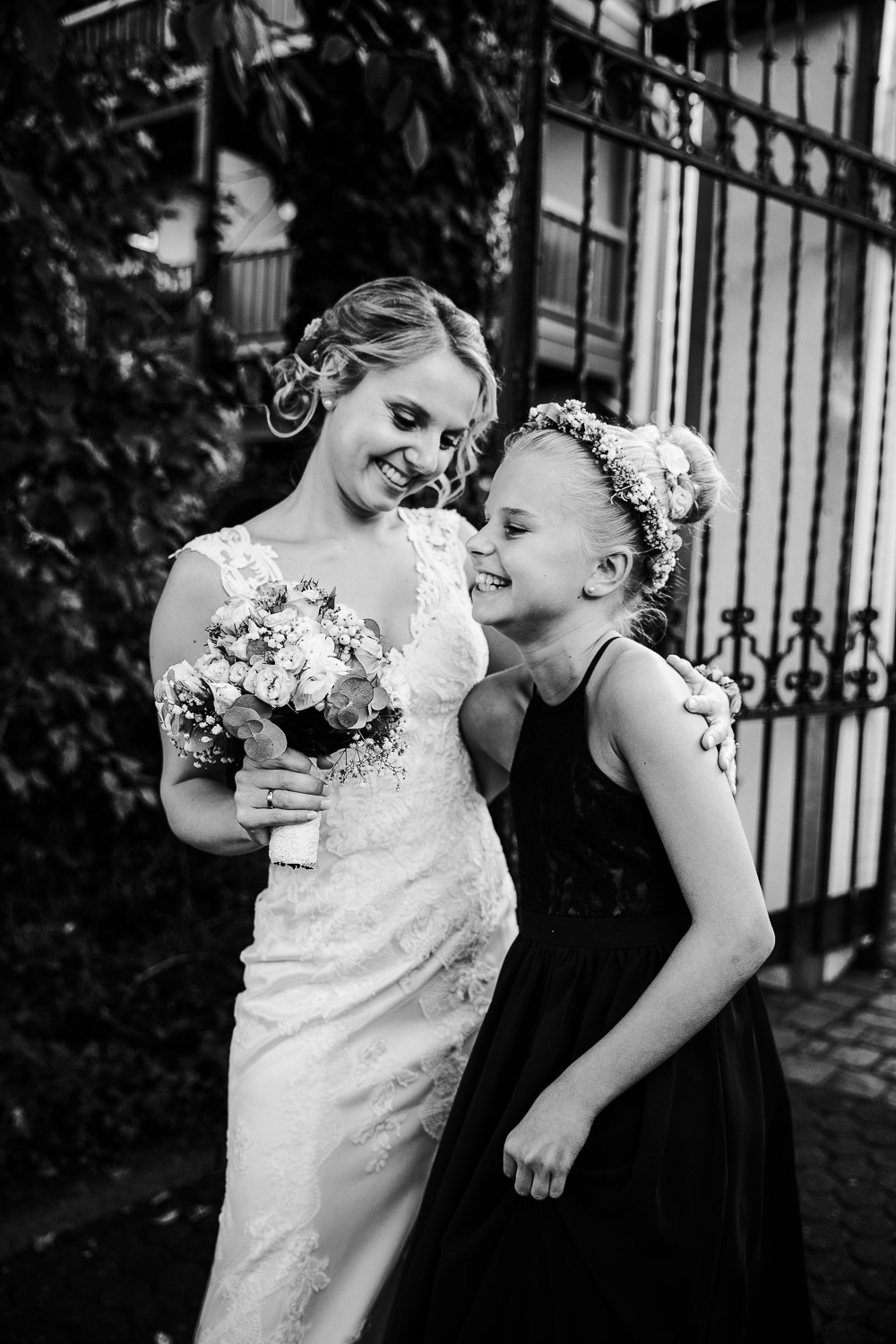 Nina-Buschenhofen-Reportage-Hochzeit-Hotel-Post-Wiehl-Köln-Fotografie-Scheune-Kirche-Vintage