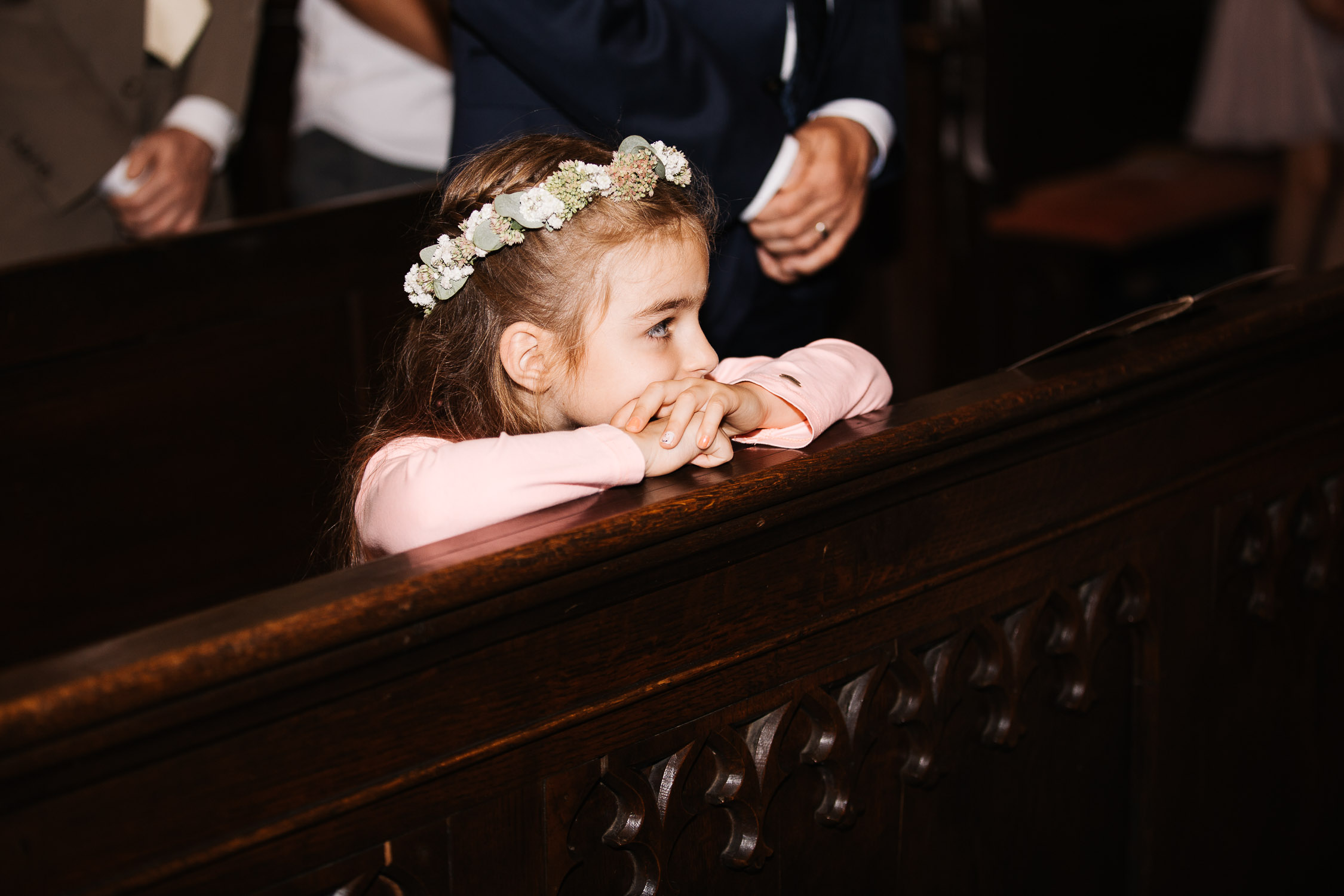 Nina-Buschenhofen-Reportage-Hochzeit-Hotel-Post-Wiehl-Köln-Fotografie-Scheune-Kirche-Vintage