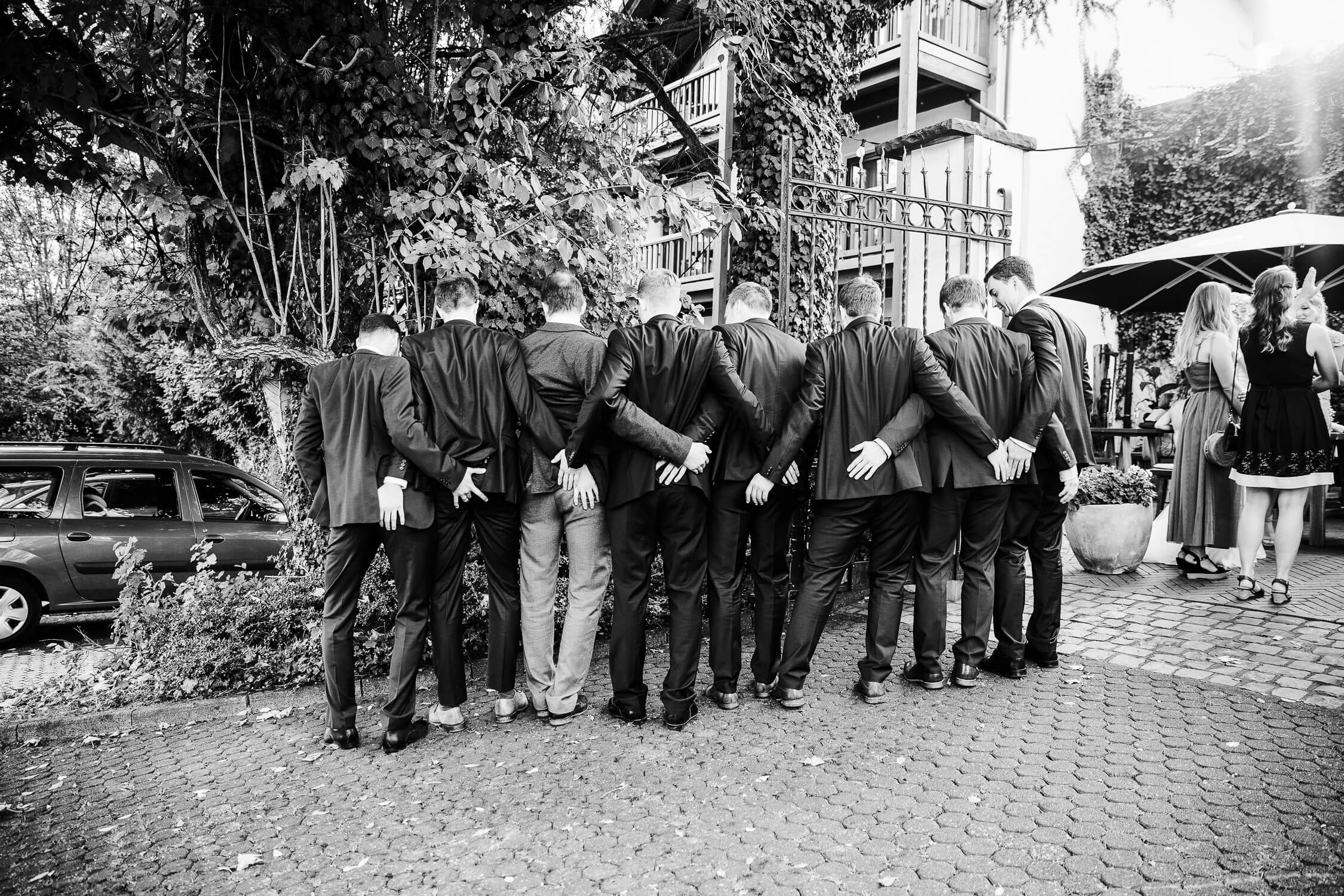 Nina-Buschenhofen-Reportage-Hochzeit-Hotel-Post-Wiehl-Köln-Fotografie-Scheune-Kirche-Vintage