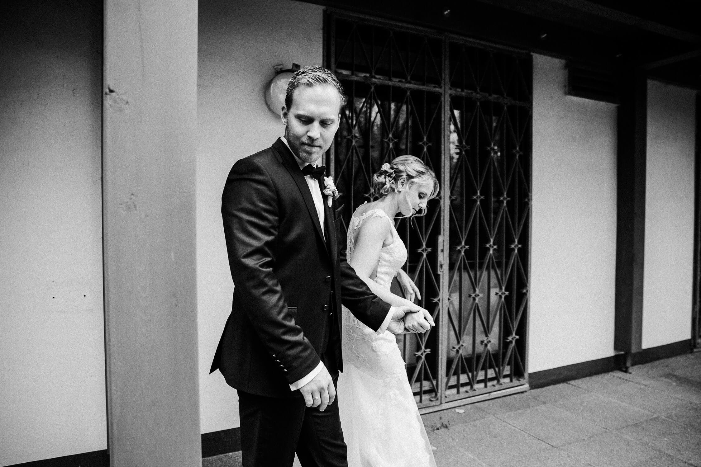 Nina-Buschenhofen-Reportage-Hochzeit-Hotel-Post-Wiehl-Köln-Fotografie-Scheune-Kirche-Vintage