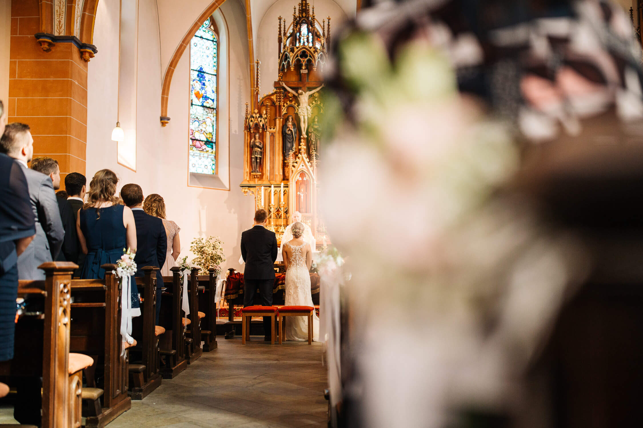 Nina-Buschenhofen-Reportage-Hochzeit-Hotel-Post-Wiehl-Köln-Fotografie-Scheune-Kirche-Vintage