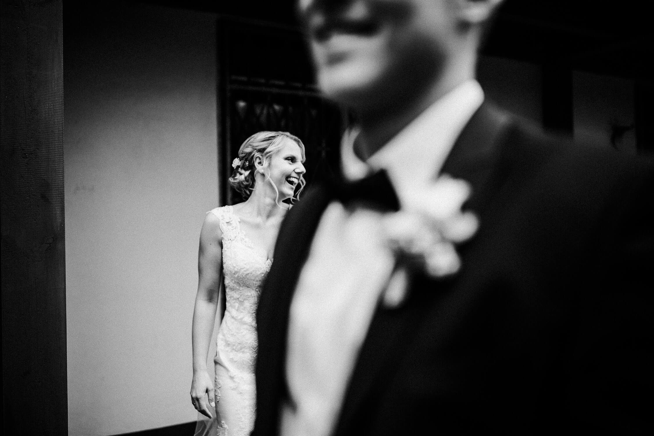 Nina-Buschenhofen-Reportage-Hochzeit-Hotel-Post-Wiehl-Köln-Fotografie-Scheune-Kirche-Vintage