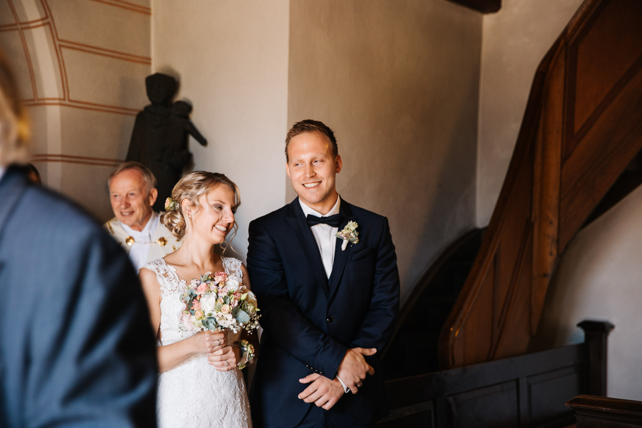 Nina-Buschenhofen-Reportage-Hochzeit-Hotel-Post-Wiehl-Köln-Fotografie-Scheune-Kirche-Vintage