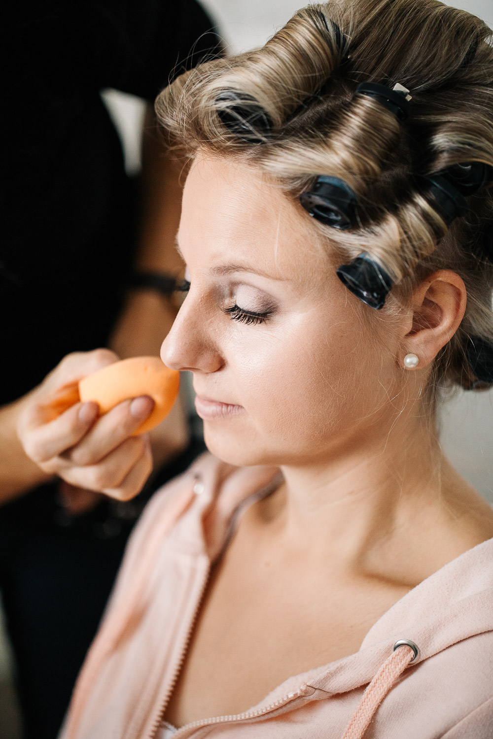 Nina-Buschenhofen-Reportage-Hochzeit-Hotel-Post-Wiehl-Köln-Fotografie-Scheune-Kirche-Vintage