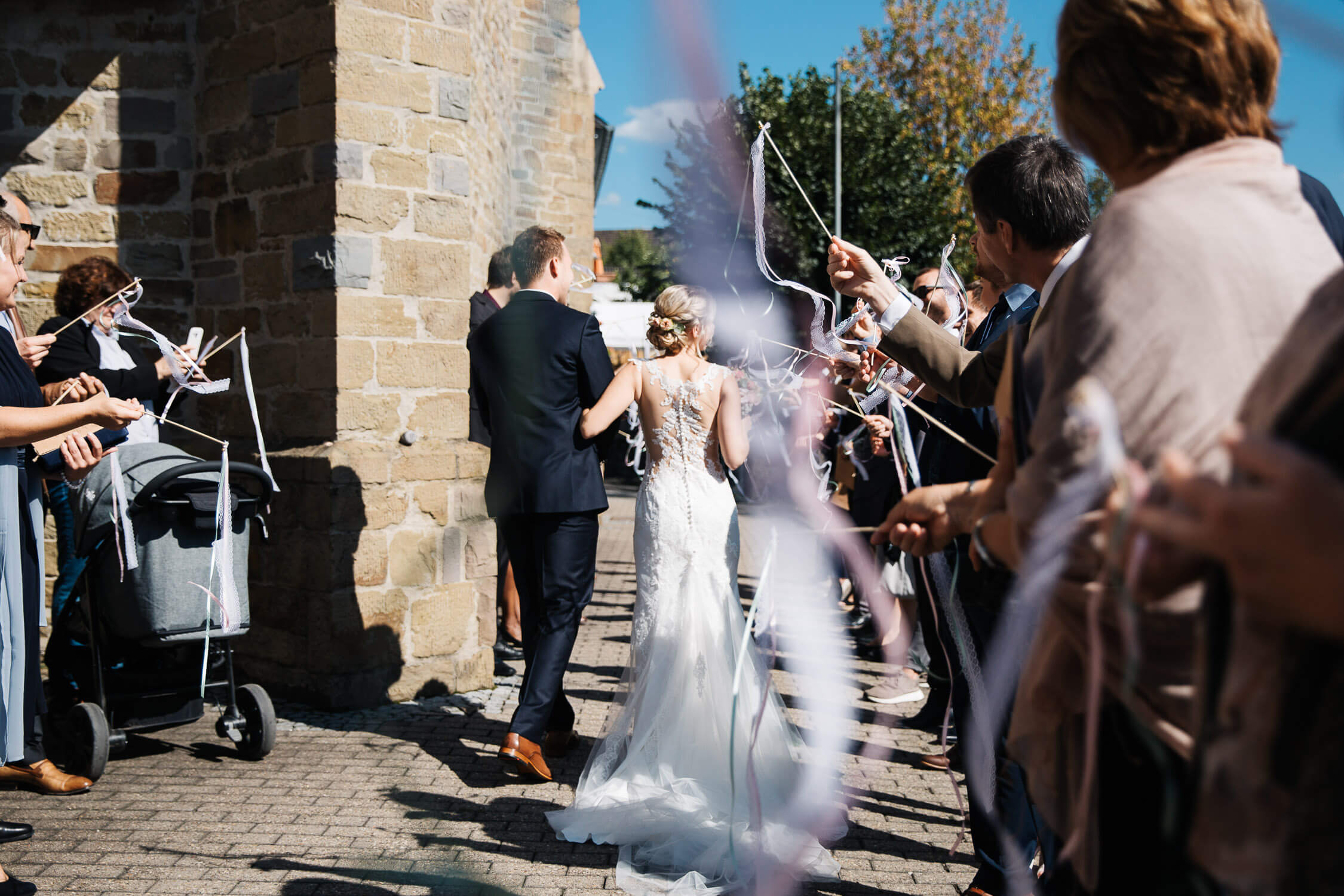 Nina-Buschenhofen-Reportage-Hochzeit-Hotel-Post-Wiehl-Köln-Fotografie-Scheune-Kirche-Vintage