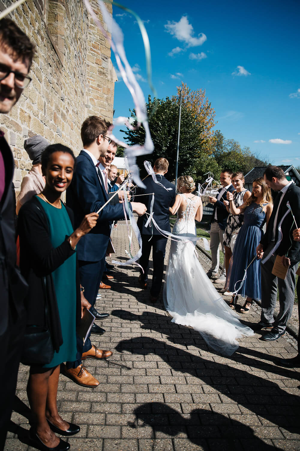Nina-Buschenhofen-Reportage-Hochzeit-Hotel-Post-Wiehl-Köln-Fotografie-Scheune-Kirche-Vintage