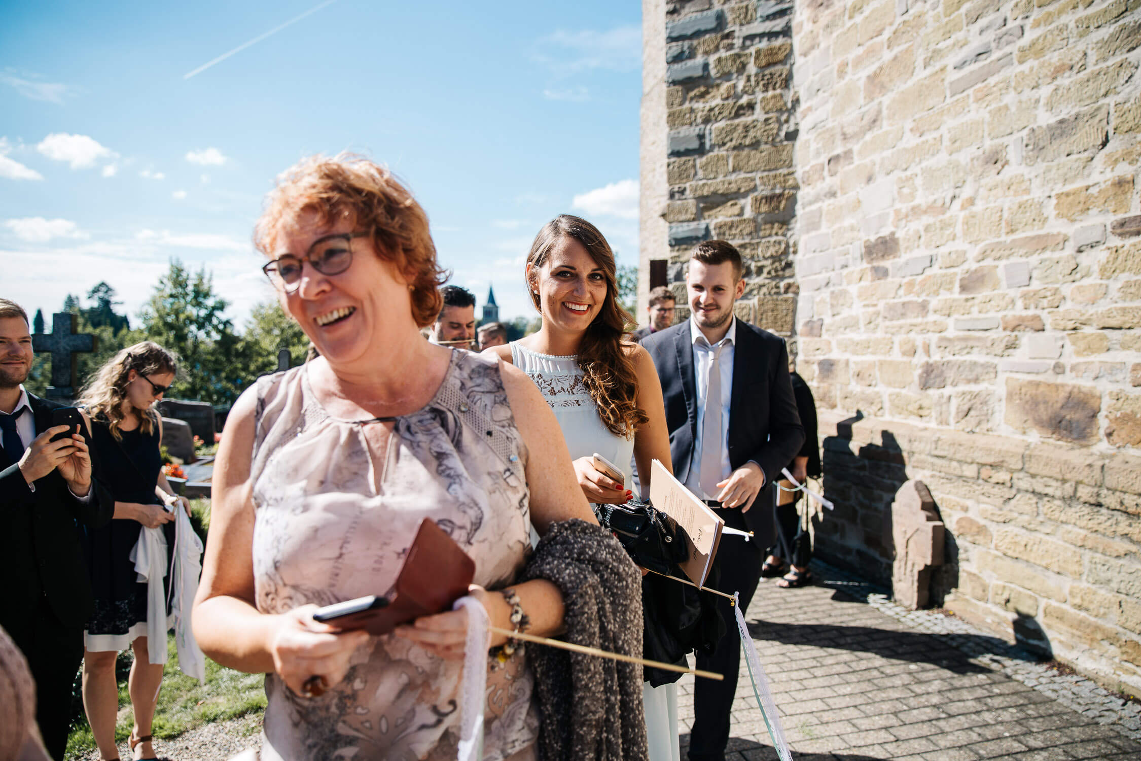 Nina-Buschenhofen-Reportage-Hochzeit-Hotel-Post-Wiehl-Köln-Fotografie-Scheune-Kirche-Vintage