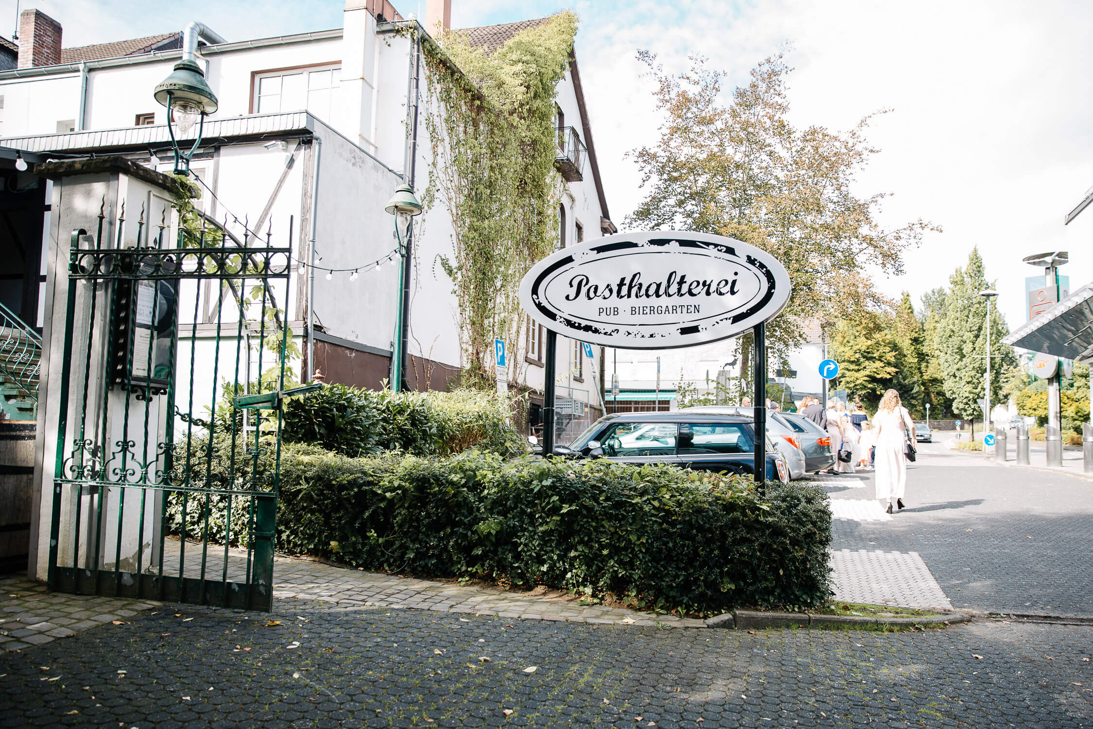 Nina-Buschenhofen-Reportage-Hochzeit-Hotel-Post-Wiehl-Köln-Fotografie-Scheune-Kirche-Vintage