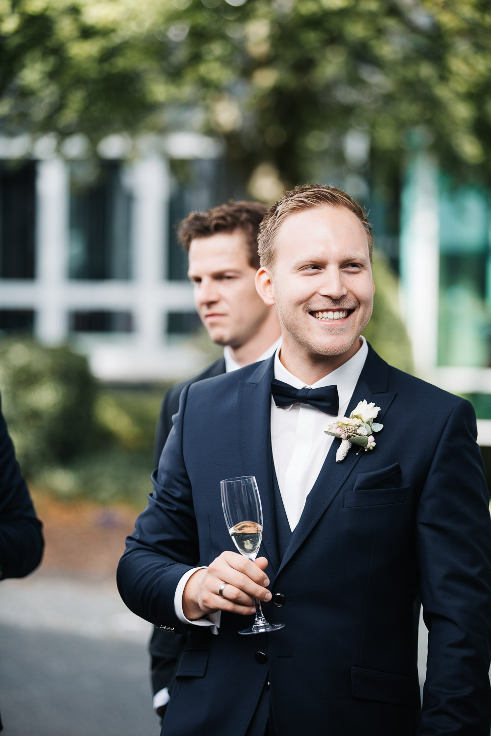 Nina-Buschenhofen-Reportage-Hochzeit-Hotel-Post-Wiehl-Köln-Fotografie-Scheune-Kirche-Vintage