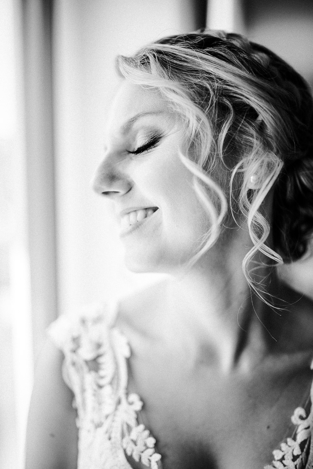 Nina-Buschenhofen-Reportage-Hochzeit-Hotel-Post-Wiehl-Köln-Fotografie-Scheune-Kirche-Vintage