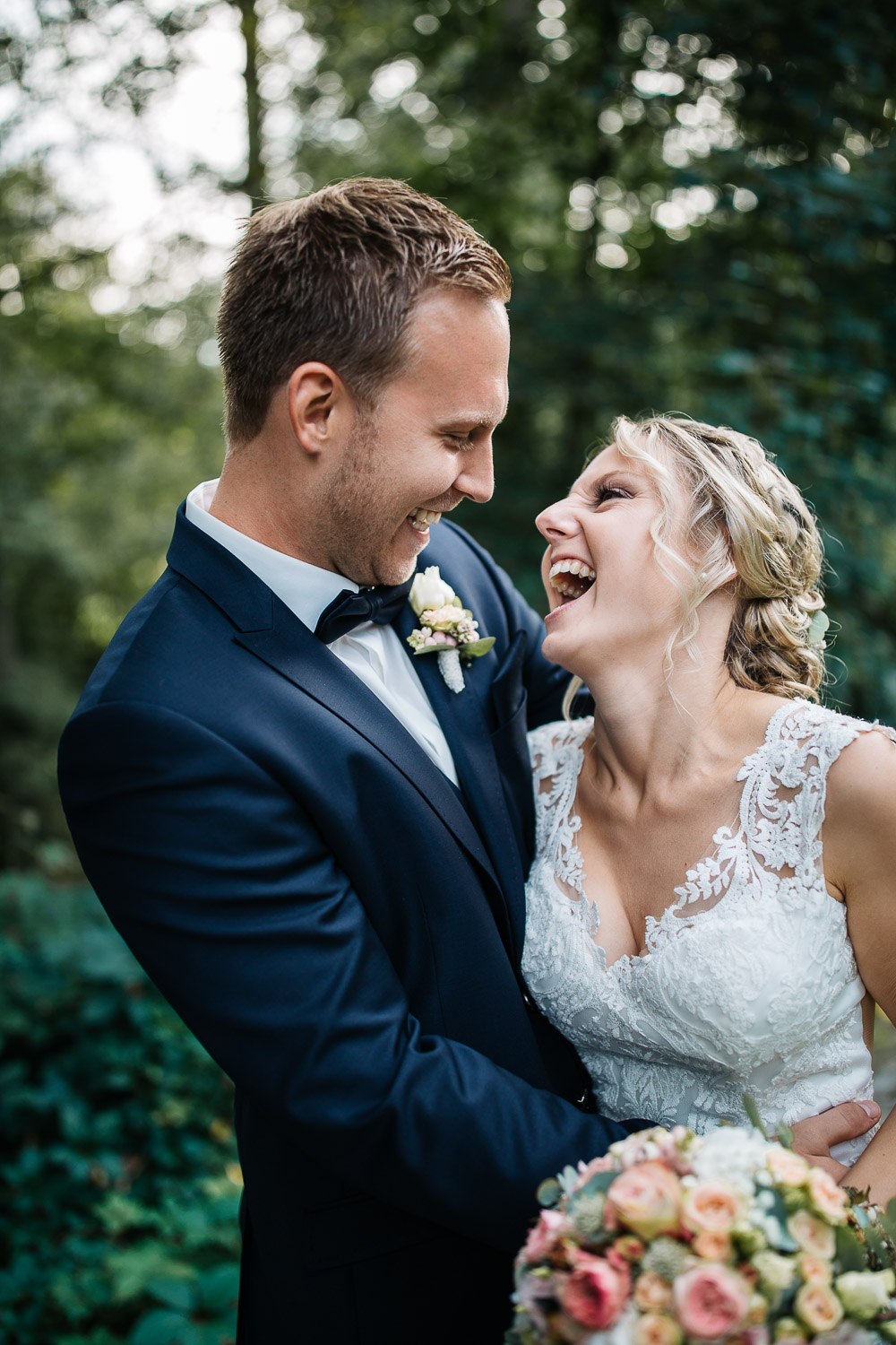 Nina-Buschenhofen-Reportage-Hochzeit-Hotel-Post-Wiehl-Köln-Fotografie-Scheune-Kirche-Vintage