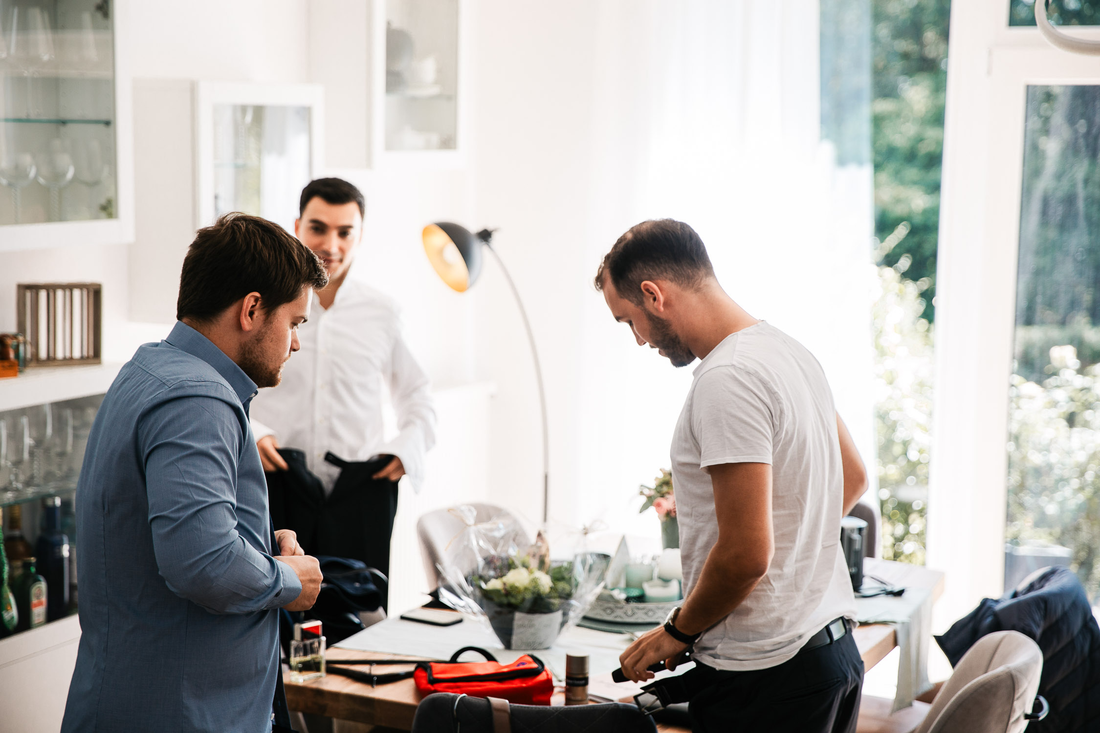 Nina-Buschenhofen-Reportage-Hochzeit-Hotel-Post-Wiehl-Köln-Fotografie-Scheune-Kirche-Vintage