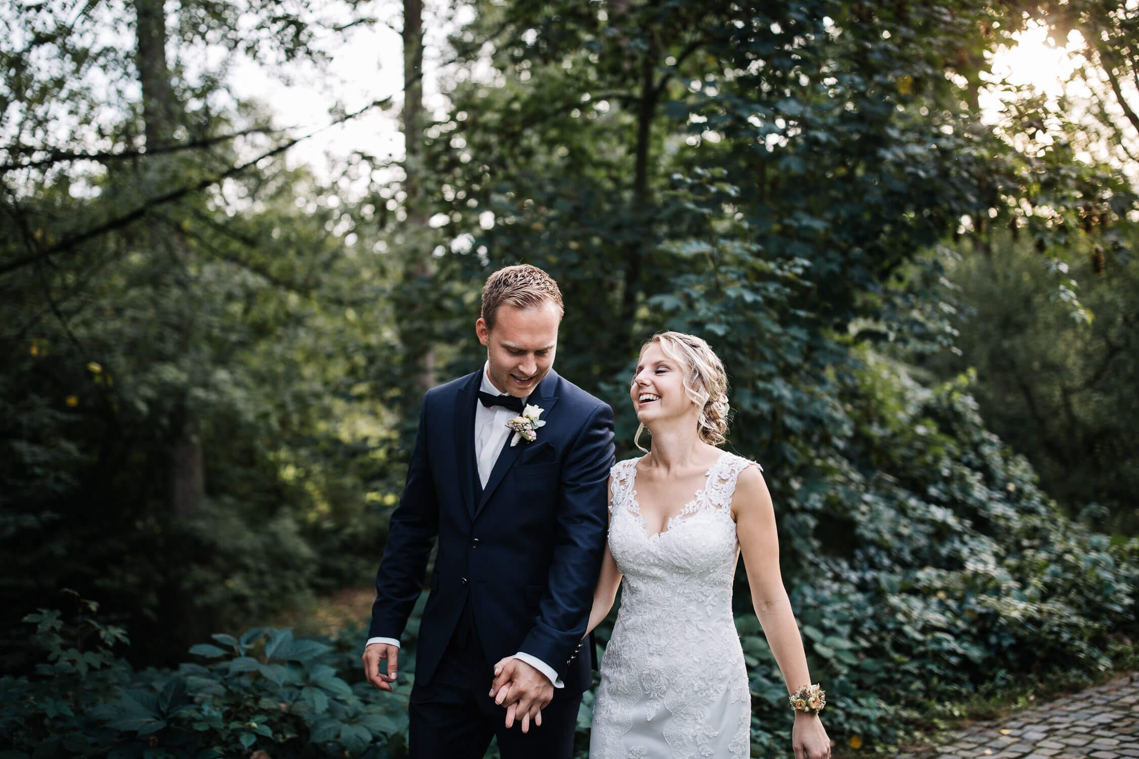 Nina-Buschenhofen-Reportage-Hochzeit-Hotel-Post-Wiehl-Köln-Fotografie-Scheune-Kirche-Vintage