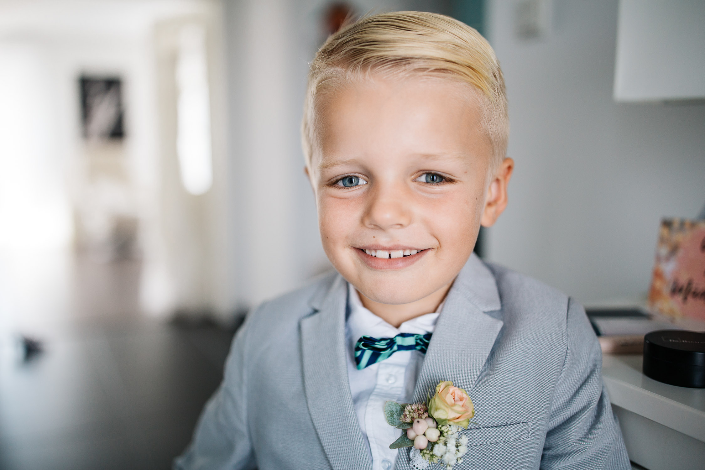Nina-Buschenhofen-Reportage-Hochzeit-Hotel-Post-Wiehl-Köln-Fotografie-Scheune-Kirche-Vintage
