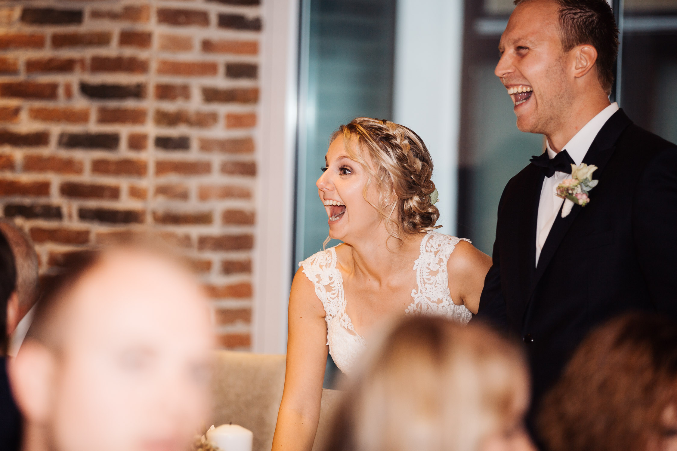 Nina-Buschenhofen-Reportage-Hochzeit-Hotel-Post-Wiehl-Köln-Fotografie-Scheune-Kirche-Vintage