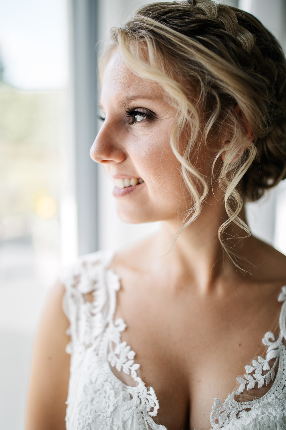 Nina-Buschenhofen-Reportage-Hochzeit-Hotel-Post-Wiehl-Köln-Fotografie-Scheune-Kirche-Vintage