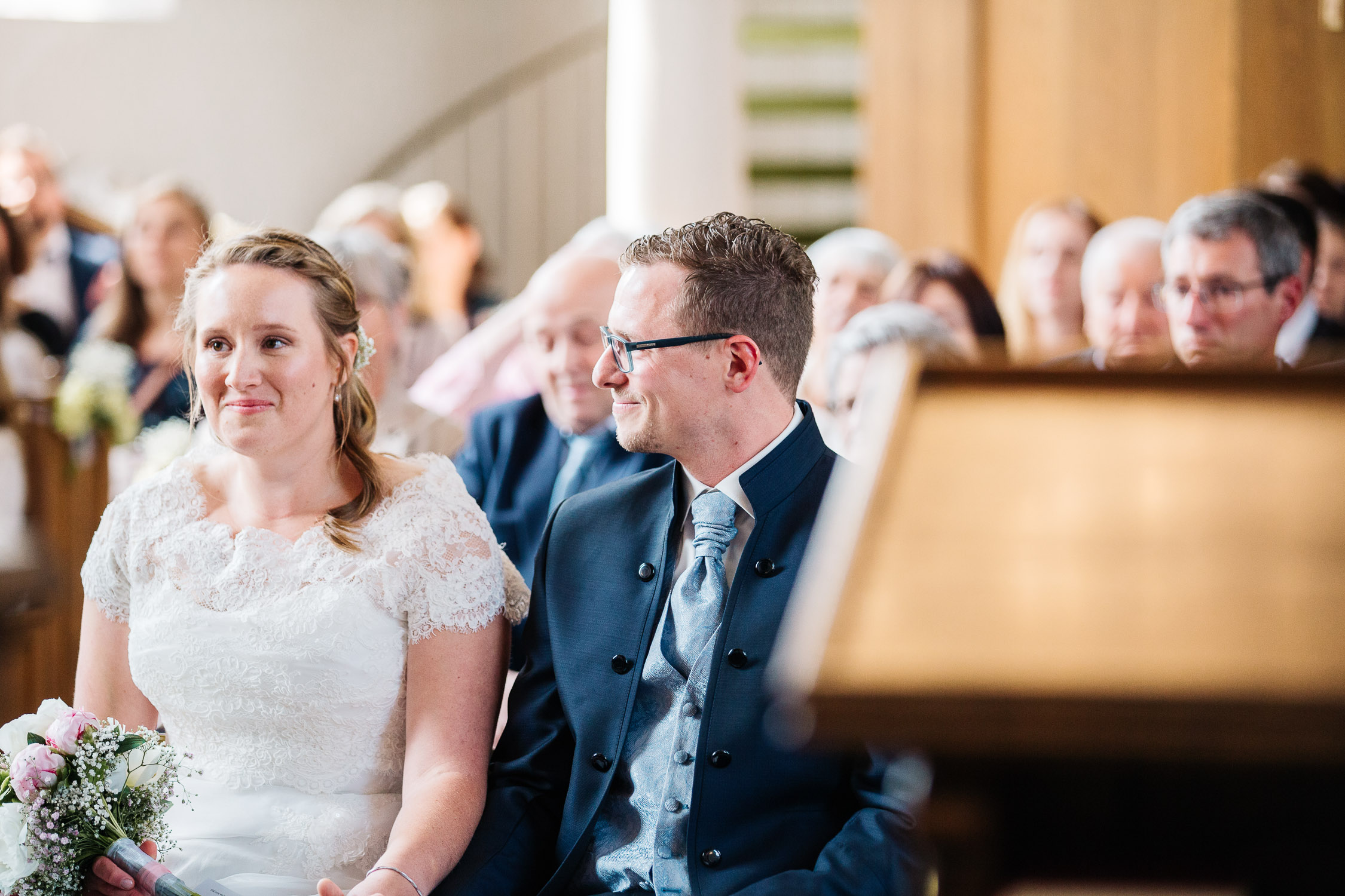 Nina Buschenhofen, Fotografie, Langenfeld, Kirche, Hochzeitsreportage, Reportage, Hochzeit, Reusrath