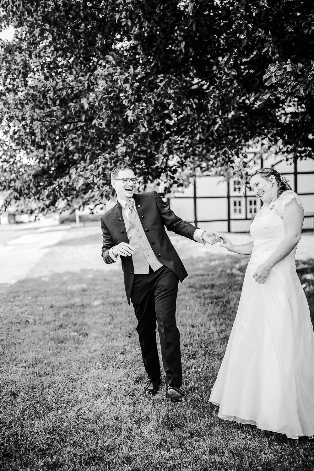 Nina Buschenhofen, Fotografie, Langenfeld, Kirche, Hochzeitsreportage, Reportage, Hochzeit, Reusrath