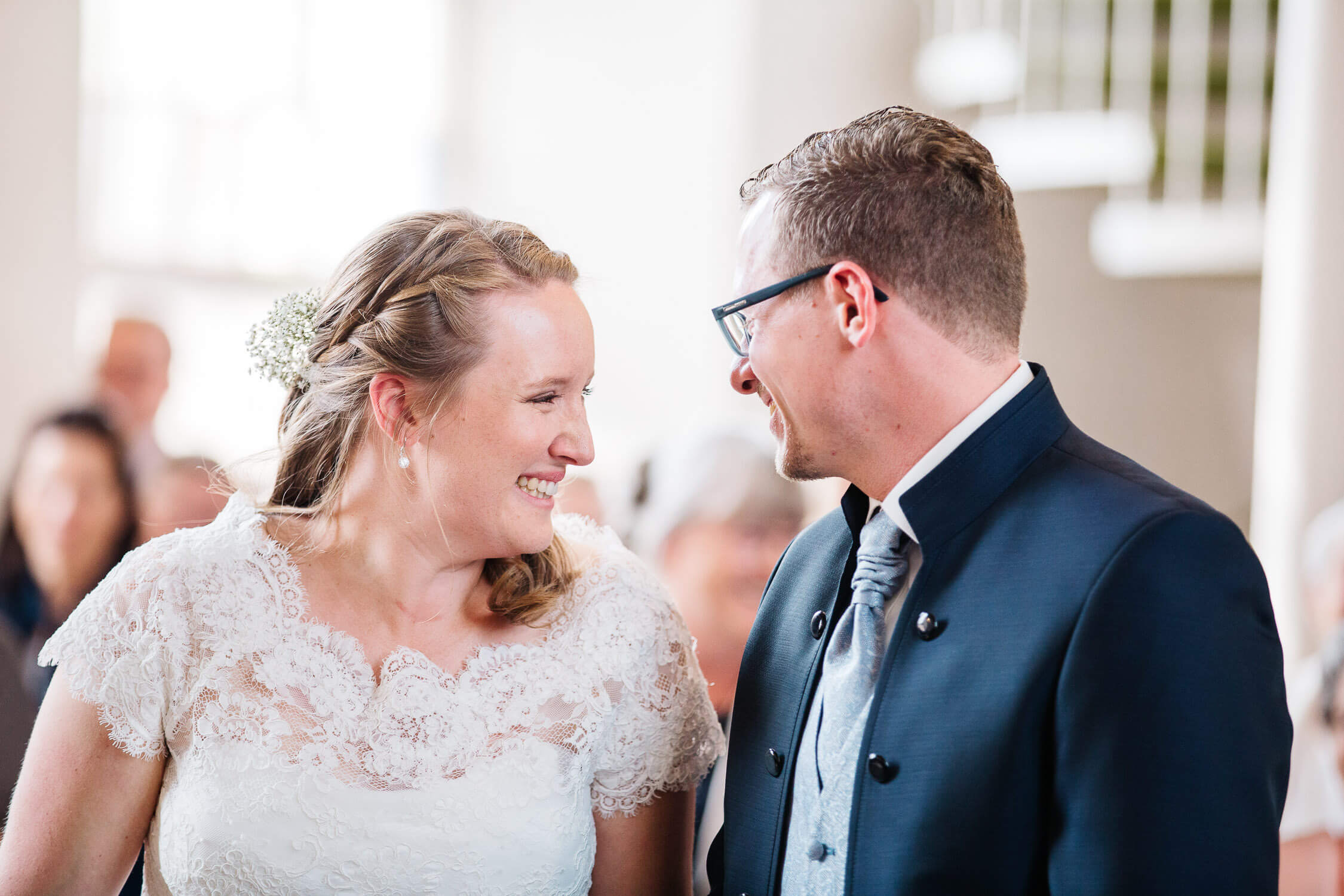 Nina Buschenhofen, Fotografie, Langenfeld, Kirche, Hochzeitsreportage, Reportage, Hochzeit, Reusrath