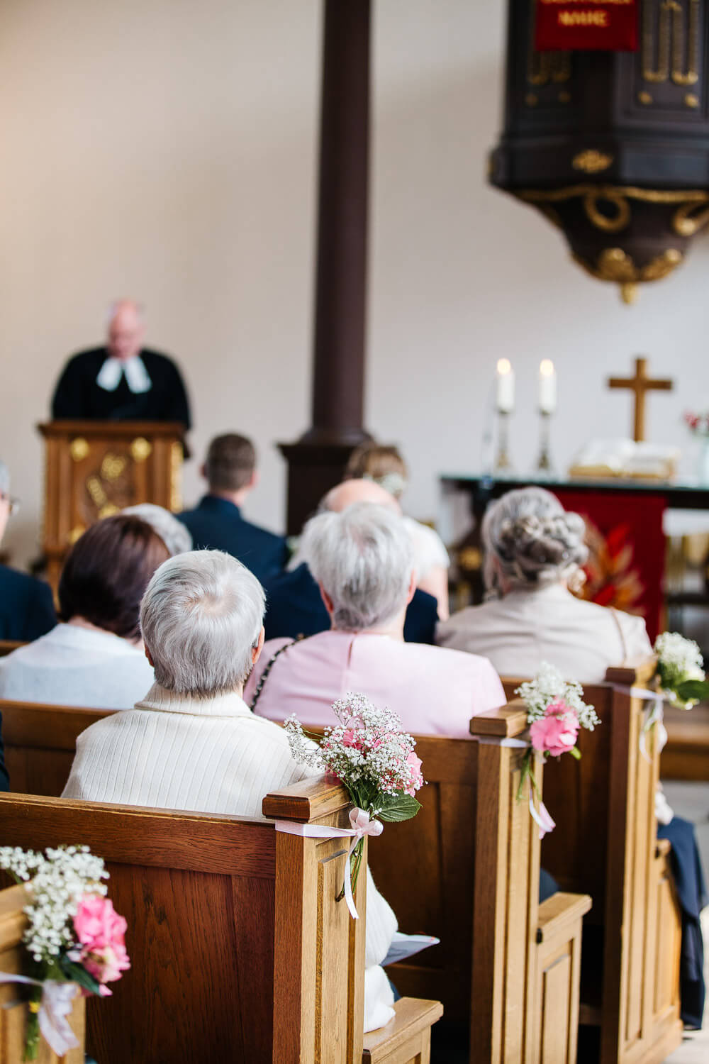 Nina Buschenhofen, Fotografie, Langenfeld, Kirche, Hochzeitsreportage, Reportage, Hochzeit, Reusrath