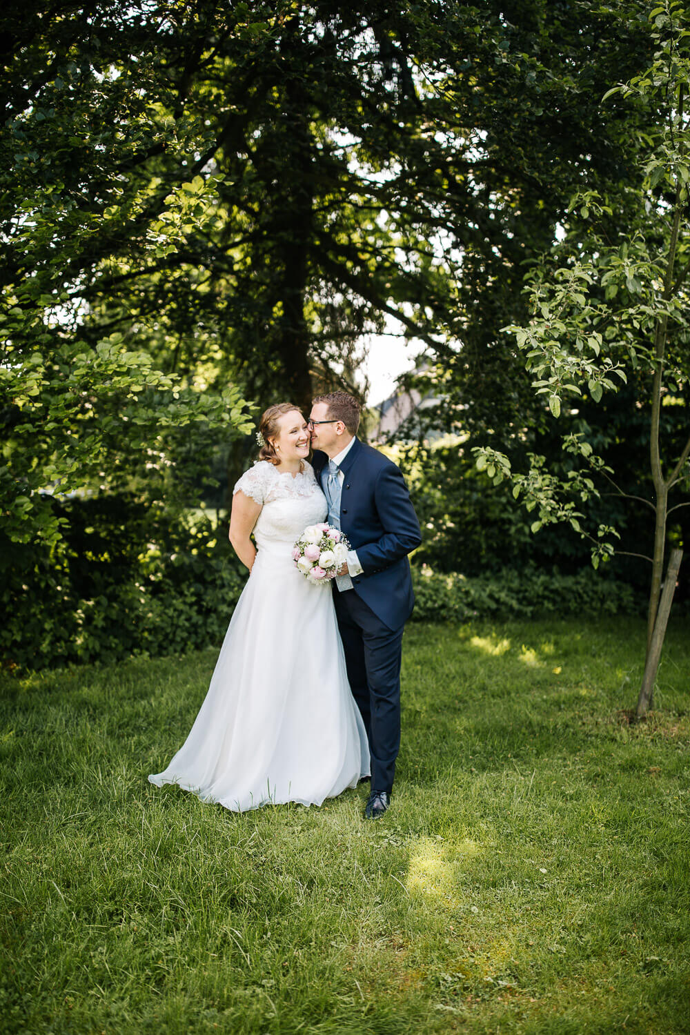 Nina Buschenhofen, Fotografie, Langenfeld, Kirche, Hochzeitsreportage, Reportage, Hochzeit, Reusrath