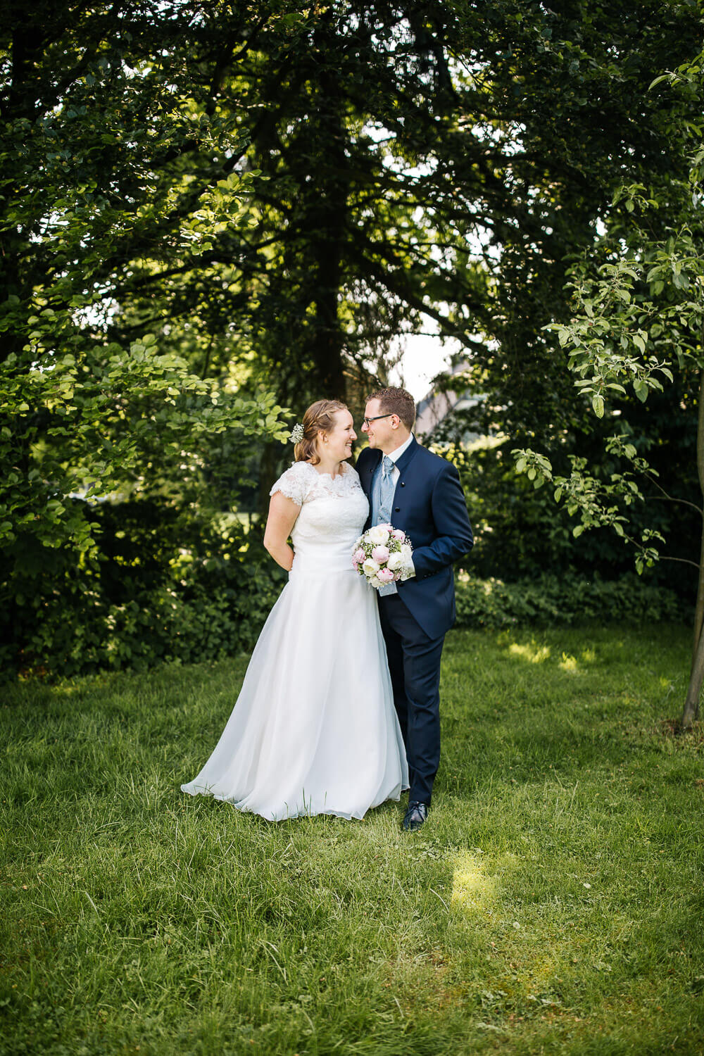 Nina Buschenhofen, Fotografie, Langenfeld, Kirche, Hochzeitsreportage, Reportage, Hochzeit, Reusrath
