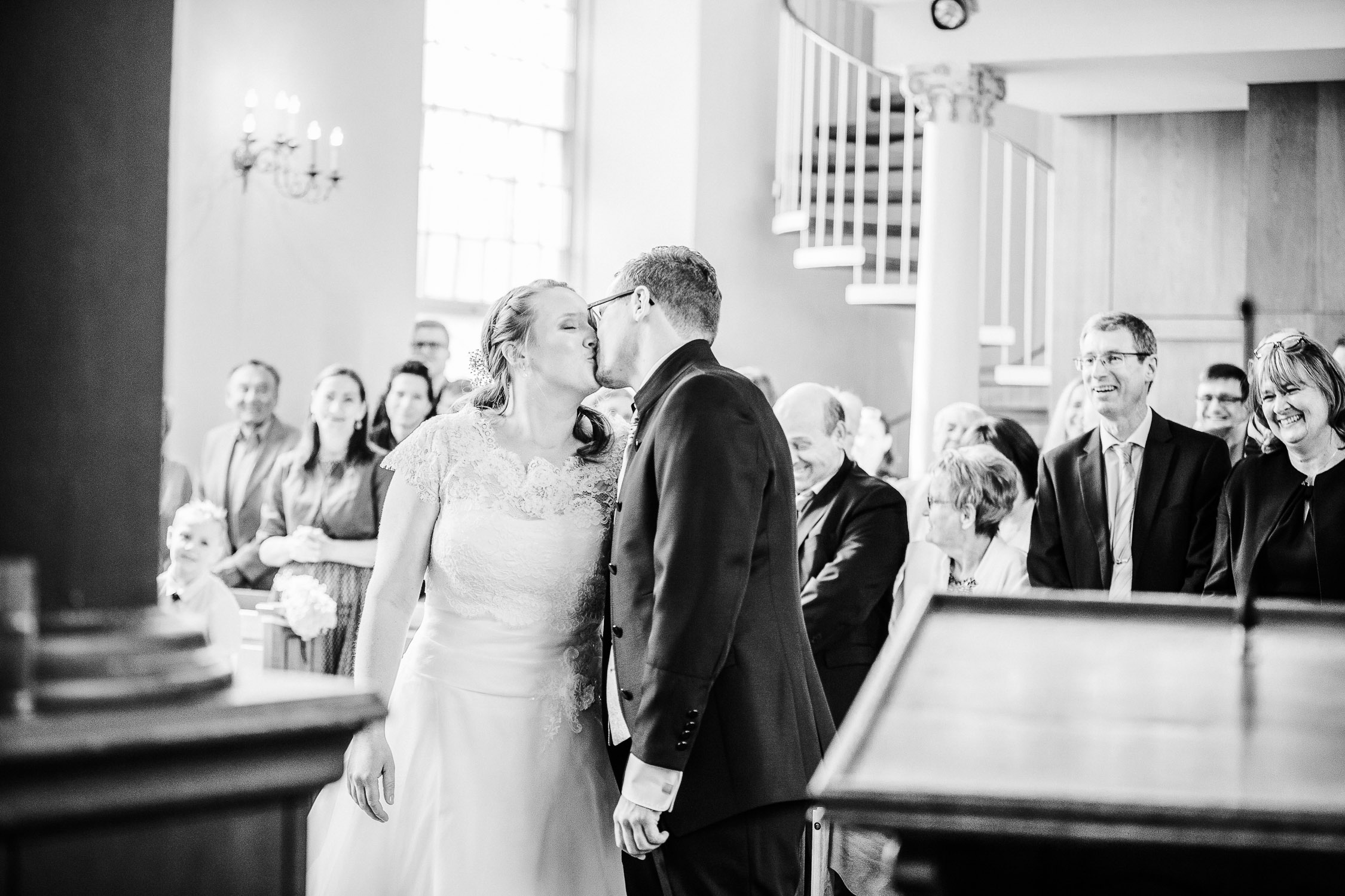 Nina Buschenhofen, Fotografie, Langenfeld, Kirche, Hochzeitsreportage, Reportage, Hochzeit, Reusrath