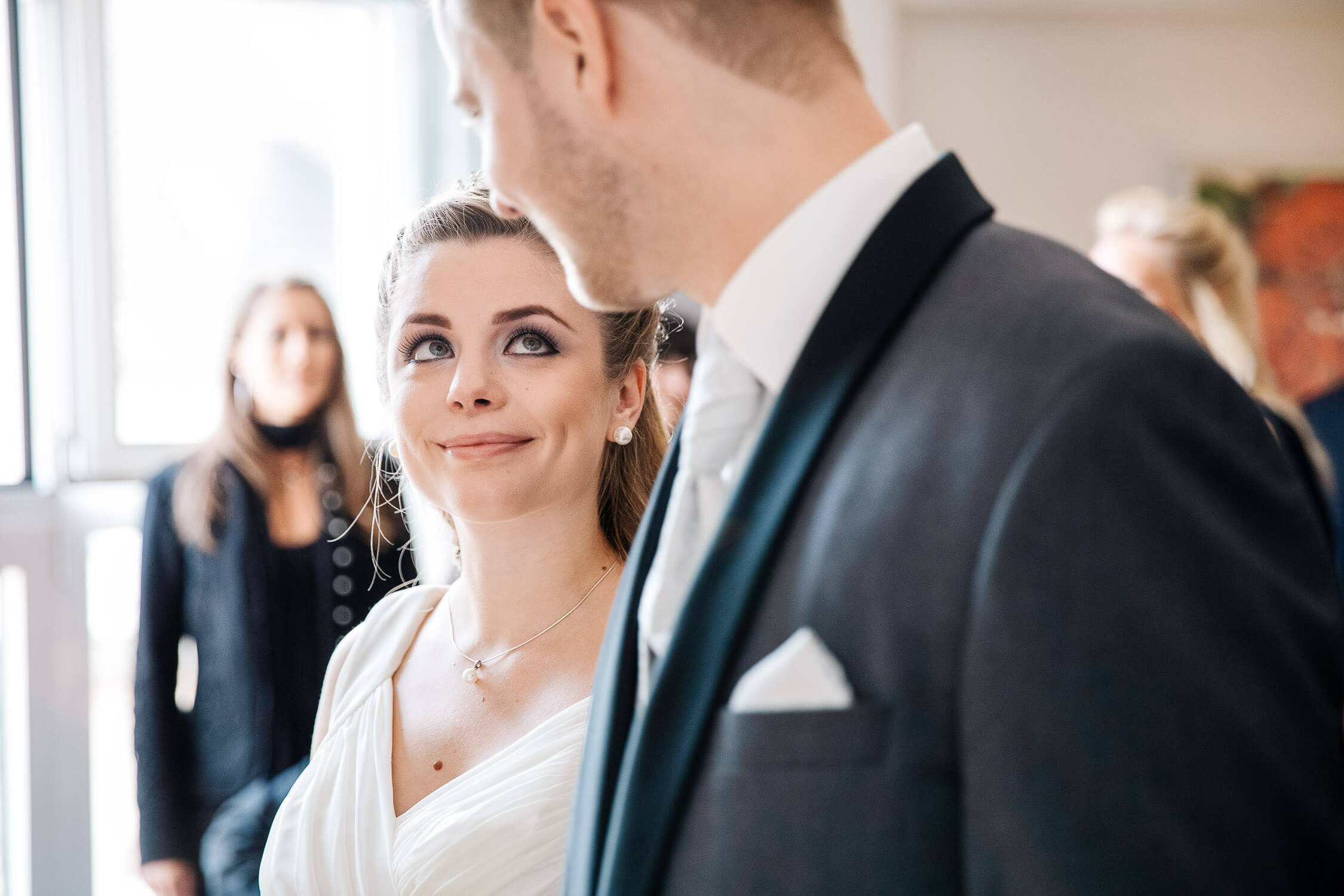 Nina Buschenhofen, Fotografie, Monheim, Rhein, Standesamt, Hochzeitsreportage, Reportage, Hochzeit, Sand, Meer