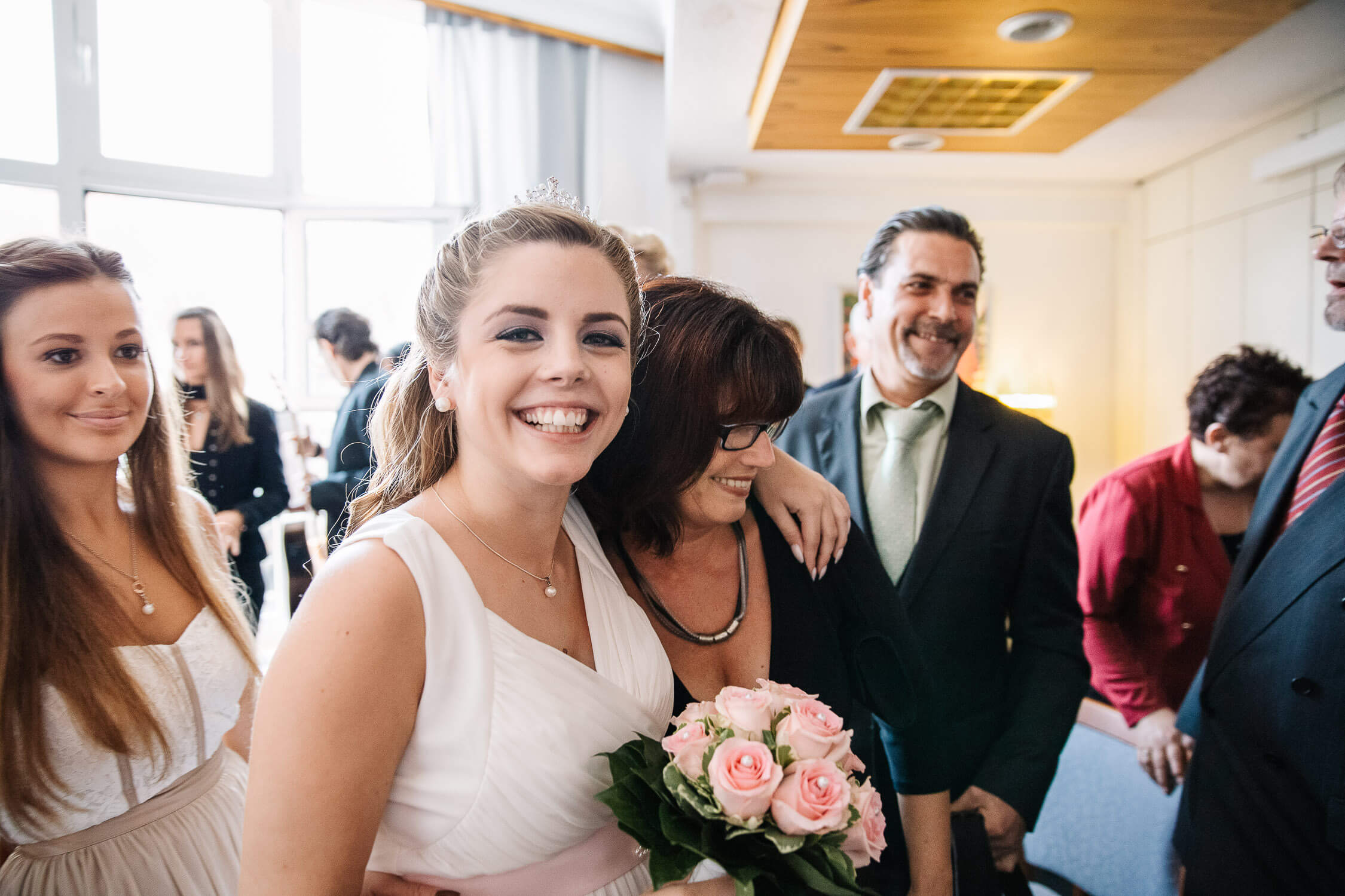 Nina Buschenhofen, Fotografie, Monheim, Rhein, Standesamt, Hochzeitsreportage, Reportage, Hochzeit, Sand, Meer