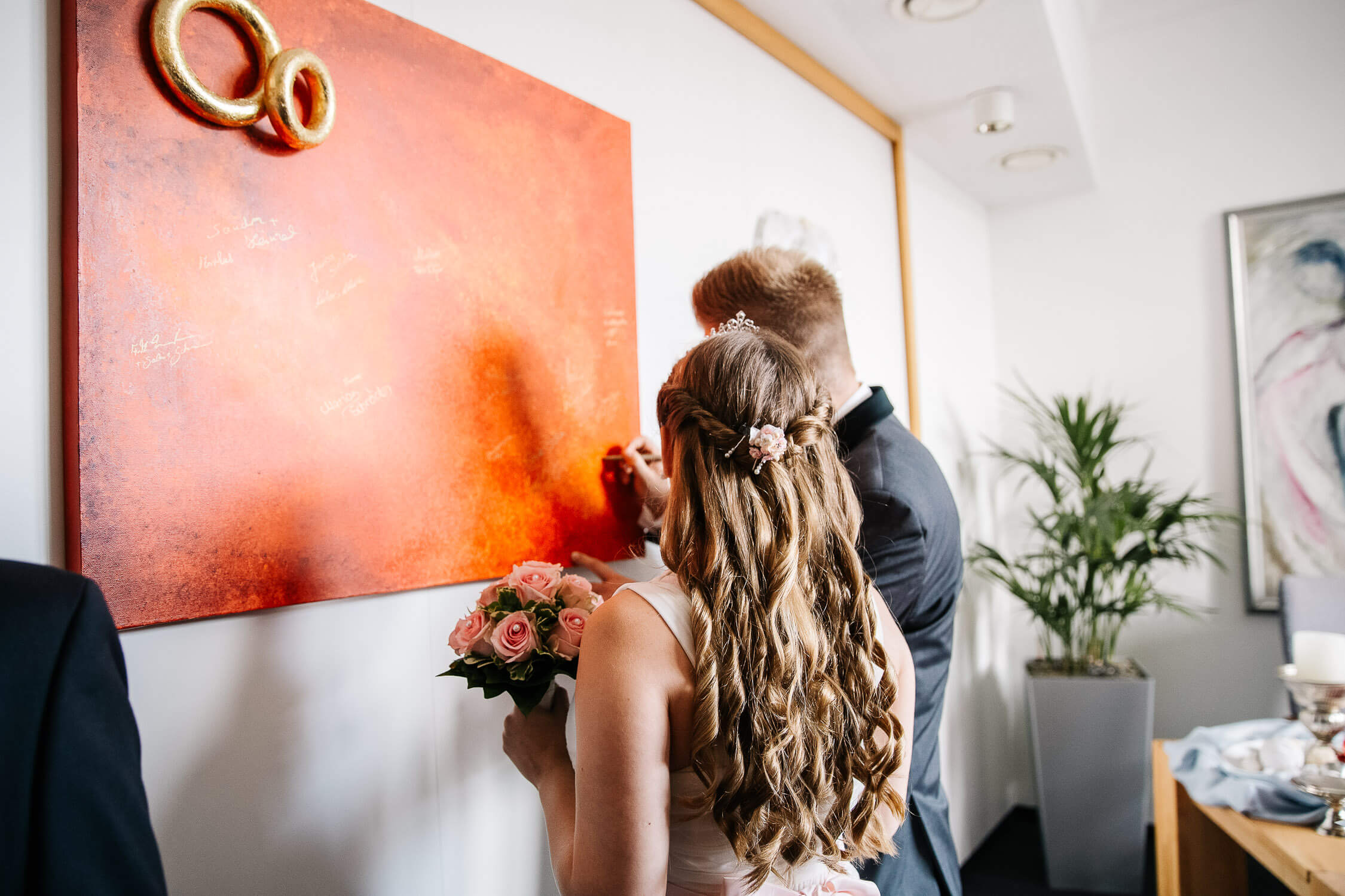 Nina Buschenhofen, Fotografie, Monheim, Rhein, Standesamt, Hochzeitsreportage, Reportage, Hochzeit, Sand, Meer