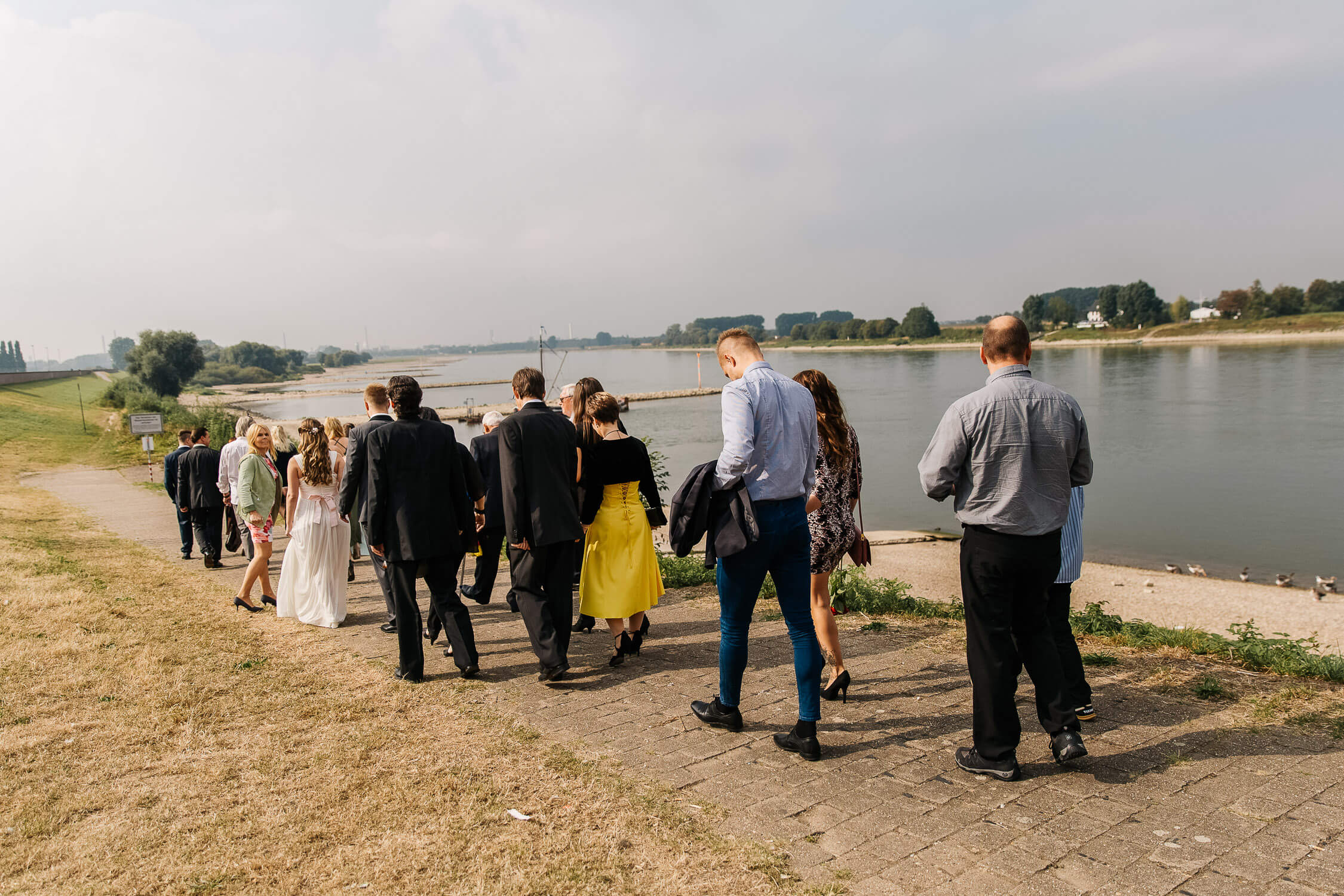 Nina Buschenhofen, Fotografie, Monheim, Rhein, Standesamt, Hochzeitsreportage, Reportage, Hochzeit, Sand, Meer