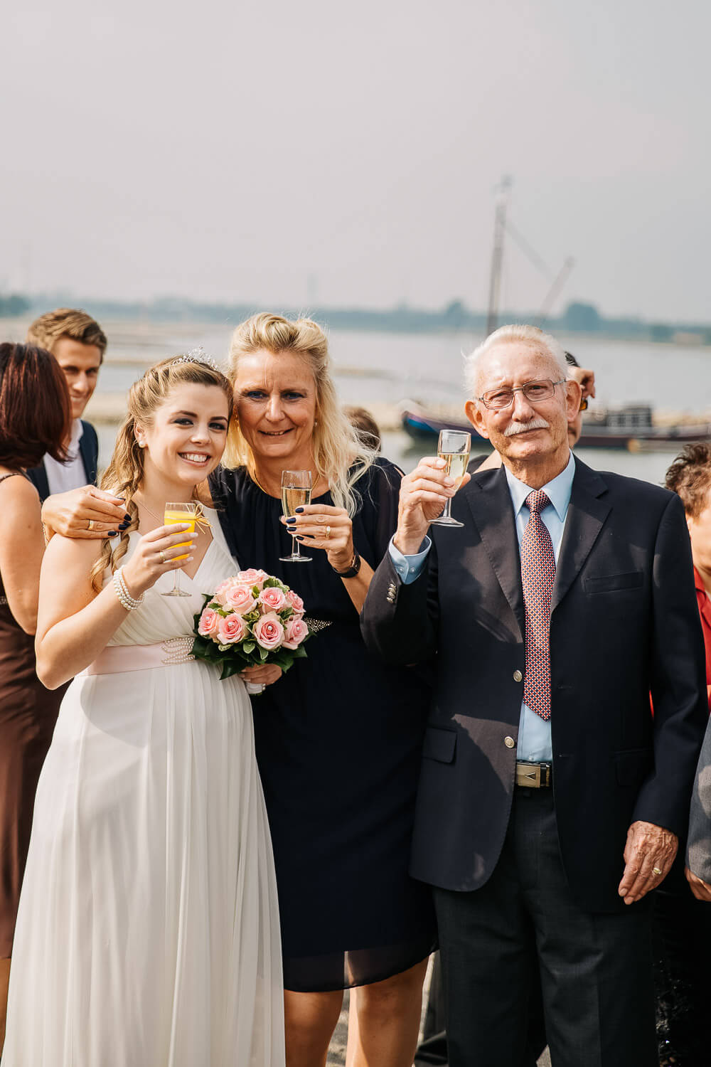 Nina Buschenhofen, Fotografie, Monheim, Rhein, Standesamt, Hochzeitsreportage, Reportage, Hochzeit, Sand, Meer