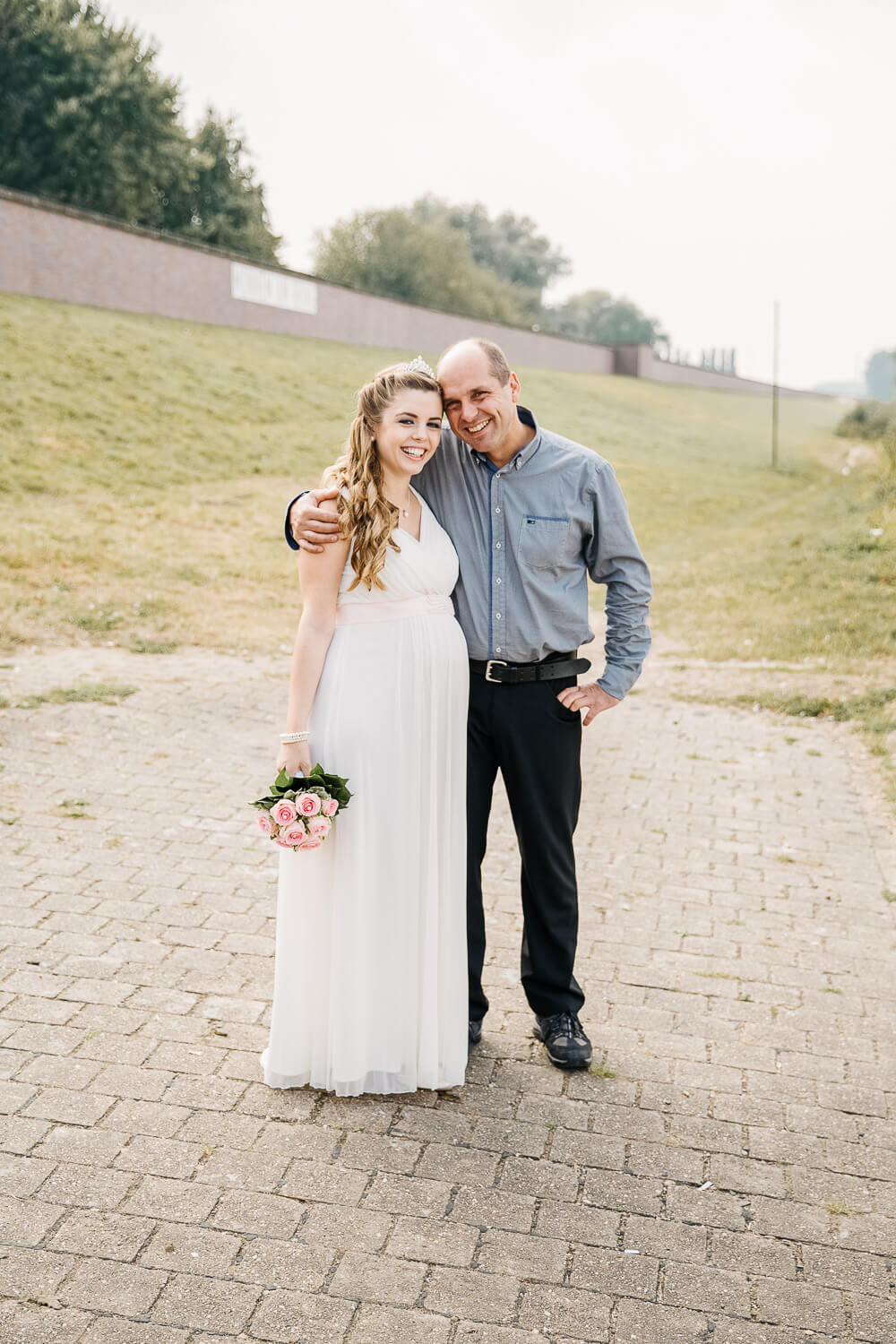 Nina Buschenhofen, Fotografie, Monheim, Rhein, Standesamt, Hochzeitsreportage, Reportage, Hochzeit, Sand, Meer
