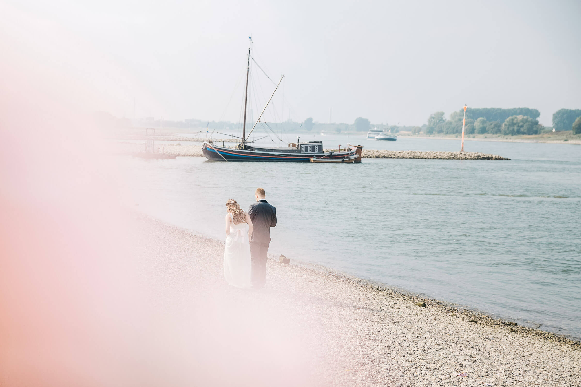 Nina Buschenhofen, Fotografie, Monheim, Rhein, Standesamt, Hochzeitsreportage, Reportage, Hochzeit, Sand, Meer
