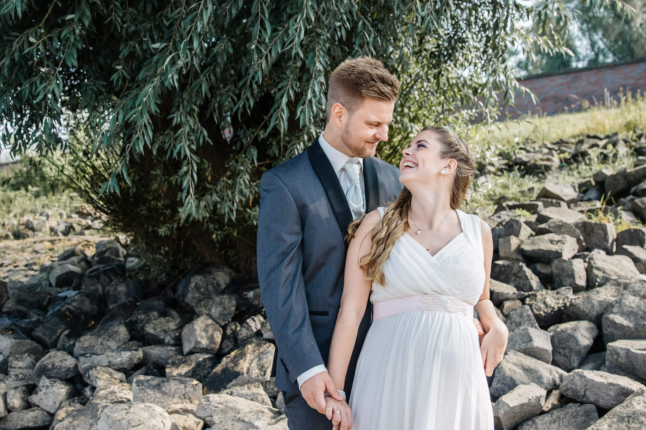 Nina Buschenhofen, Fotografie, Monheim, Rhein, Standesamt, Hochzeitsreportage, Reportage, Hochzeit, Sand, Meer