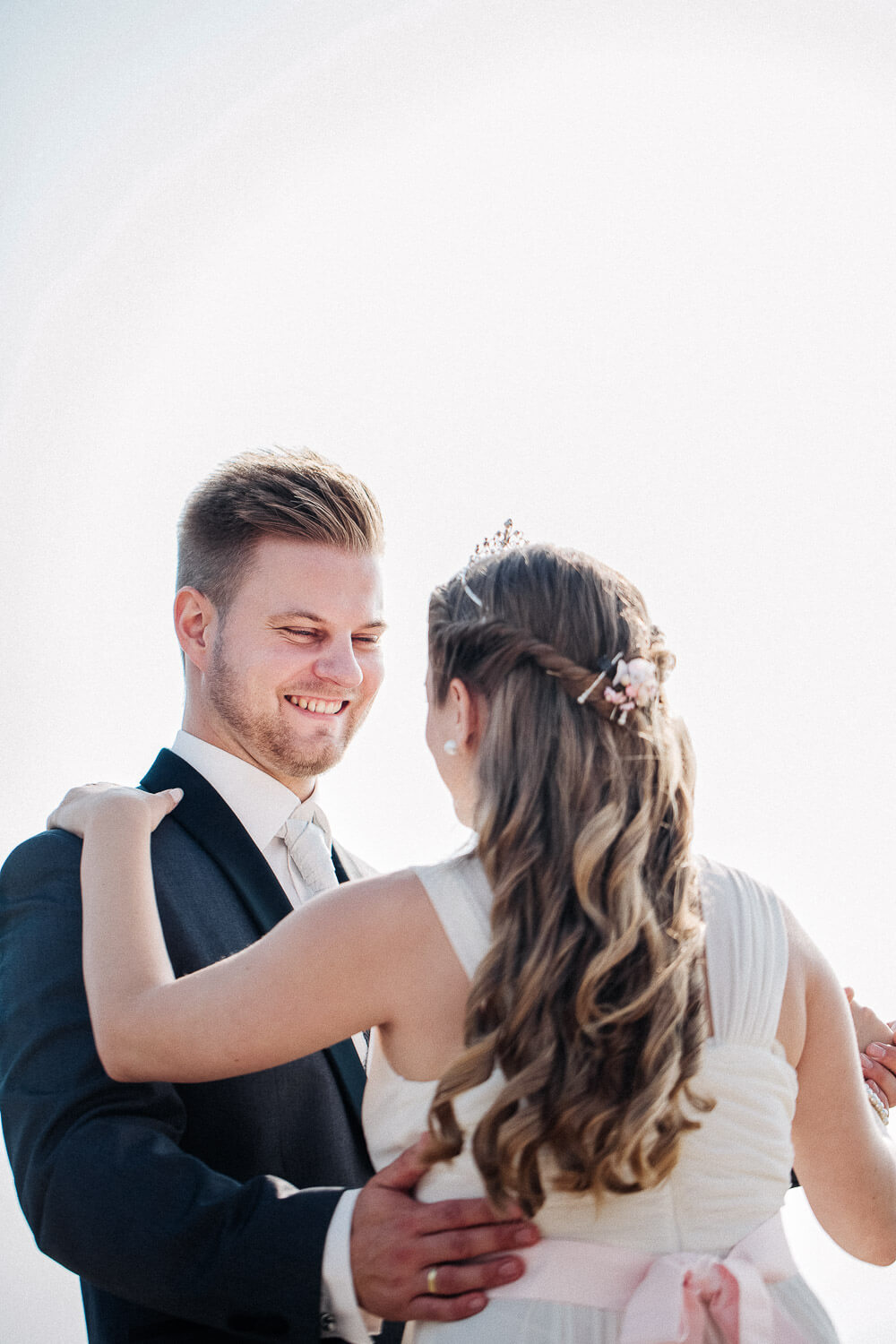 Nina Buschenhofen, Fotografie, Monheim, Rhein, Standesamt, Hochzeitsreportage, Reportage, Hochzeit, Sand, Meer