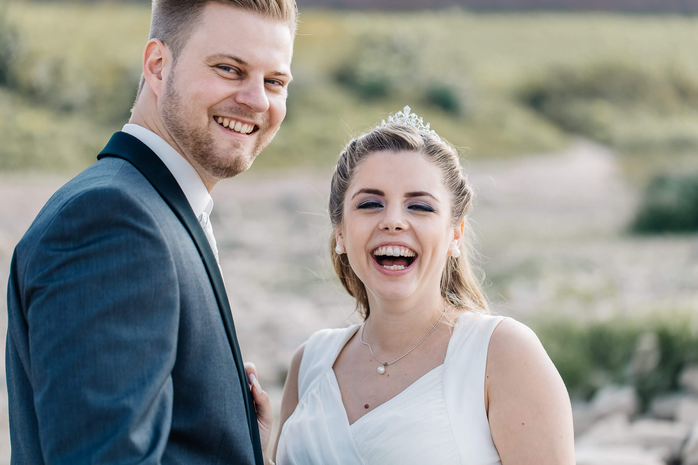 Nina Buschenhofen, Fotografie, Monheim, Rhein, Standesamt, Hochzeitsreportage, Reportage, Hochzeit, Sand, Meer