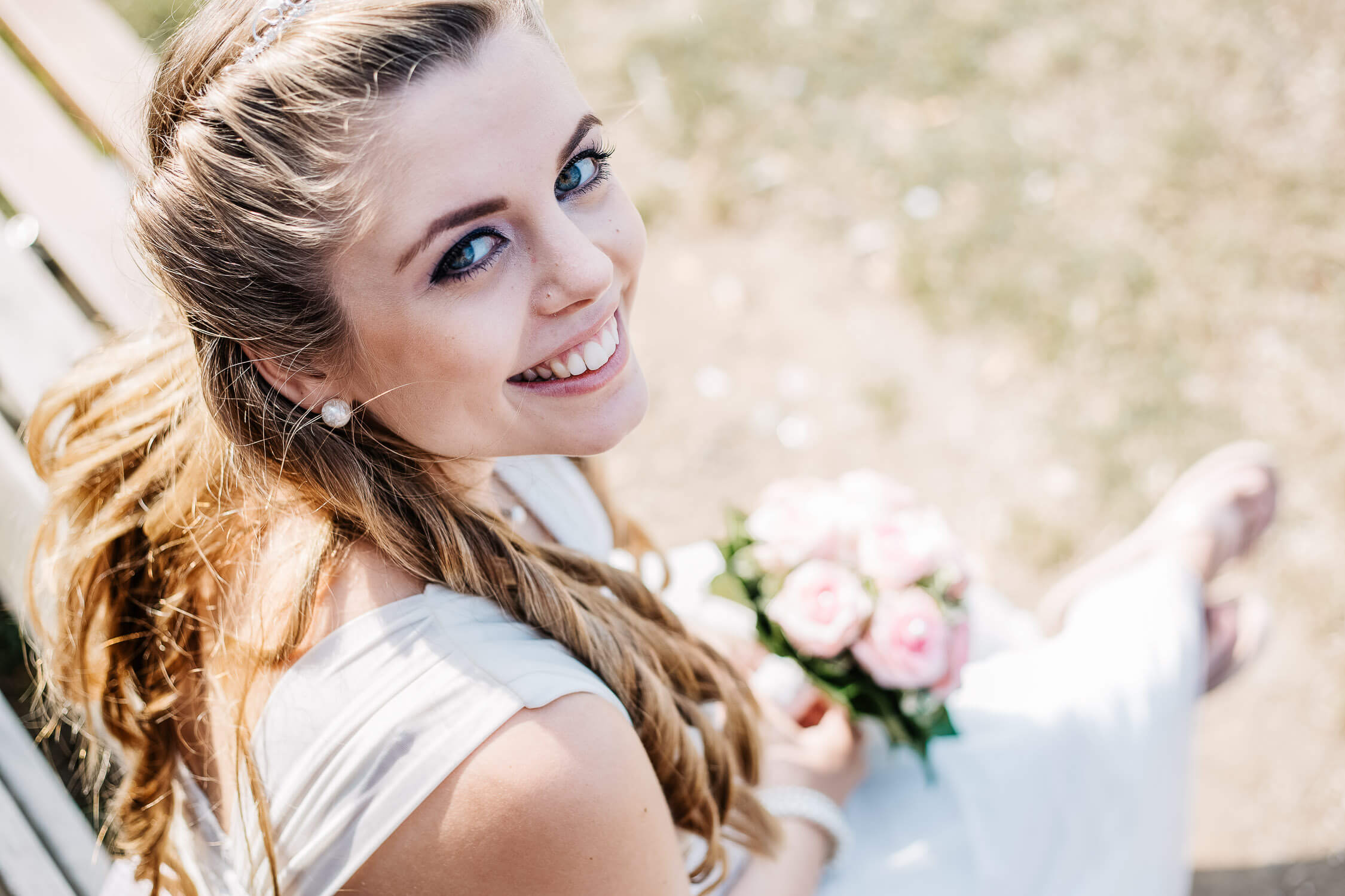 Nina Buschenhofen, Fotografie, Monheim, Rhein, Standesamt, Hochzeitsreportage, Reportage, Hochzeit, Sand, Meer