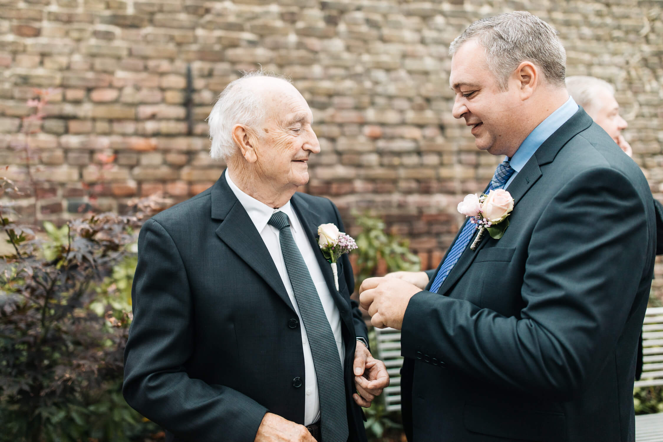 Standesamt, Krefeld, Garten, Freie Trauung, Hochzeitsreportage, Hochzeit, Hochzeitsfotograf, Reportage, Nina Buschenhofen, Liebe, Hochzeitsfotografie
