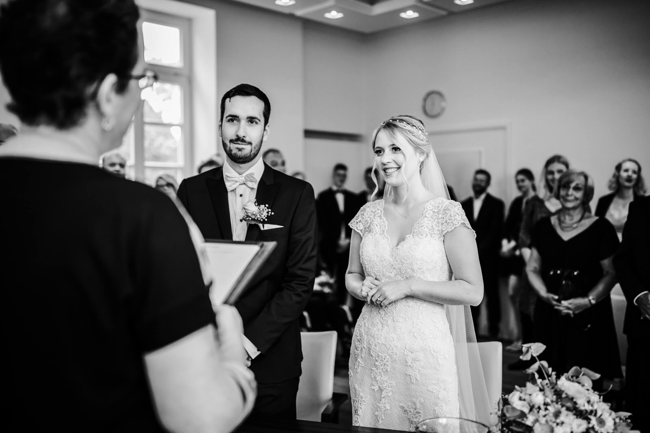 Standesamt, Krefeld, Garten, Freie Trauung, Hochzeitsreportage, Hochzeit, Hochzeitsfotograf, Reportage, Nina Buschenhofen, Liebe, Hochzeitsfotografie